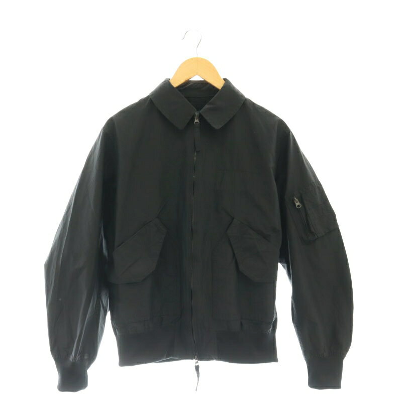 【中古】マーカ marka 25SS オーガニックコットンシルク 高密度 タイプライター ブルゾン ジャケット 1 黒 /MI ■OS ■A メンズ 【ベクトル 古着】 250410ブランドマーカ marka表記サイズ1実寸サイズ肩幅：46cm　身幅：56.5cm　着丈：62cm　袖丈：60.5cm　　素材綿73％ 絹27％ リブ：ポリエステル100％色黒状態使用感が少なく、かなり状態の良い商品です。 ※あくまでも中古品ですので掲載写真や記載内容をご確認いただき、ご理解の上ご購入ください。備考型番：M25A02BL01C （株）エグジステンス商品のお問い合わせの回答を休止しております。＊各商品ページの商品詳細等をご確認の上ご購入ください。【中古】マーカ marka 25SS オーガニックコットンシルク 高密度 タイプライター ブルゾン ジャケット 1 黒 /MI ■OS ■A メンズ 【ベクトル 古着】 250410状態ランク　”A”詳細については、下記および「状態ランクについて」ページをご覧ください。未使用・新品の商品ほぼ新品同様の商品使用感が少なく、かなり状態の良い商品使用感はあるが、傷や汚れの少ない商品使用感の他、傷や汚れが見られる商品かなり大きな傷みがある難あり商品※S〜CランクはUSED品となりますので、使用感をご理解の上でご入札下さい。状態ランクについてinformationブランドマーカ marka表記サイズ1実寸サイズ肩幅：46cm　身幅：56.5cm　着丈：62cm　袖丈：60.5cm　　素材綿73％ 絹27％ リブ：ポリエステル100％色黒状態使用感が少なく、かなり状態の良い商品です。 ※あくまでも中古品ですので掲載写真や記載内容をご確認いただき、ご理解の上ご購入ください。備考型番：M25A02BL01C （株）エグジステンス商品のお問い合わせの回答を休止しております。＊各商品ページの商品詳細等をご確認の上ご購入ください。本商品は一点物です他サイトや店舗にて販売している商品です。多少のお時間差にて欠品になることもございます。予めご了承頂ますようお願い致します。ベクトル・サイズガイドはこちらこの商品と同じブランドの商品を見る