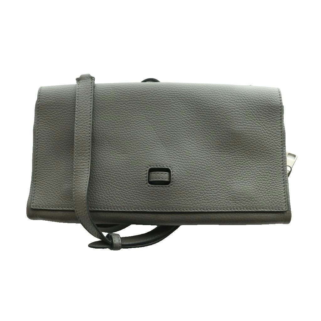 【中古】カヴァレレスコ CAVALLERESCO レザー 2WAY バッグ ショルダー レザー グレー /SS ■OS レディース 【ベクトル 古着】 260319実寸サイズ持ち手の長さ：-cm　ヨコ：約29.5cm　タテ：約16.5cm　マチ：約4cm　ショルダーの長さ：約114-119cm　　素材レザー色グレー仕様折りたたみ可能状態使用感が少なく、かなり状態の良い商品です。 ※あくまでも中古品ですので掲載写真や記載内容をご確認いただき、ご理解の上ご購入ください。付属品なし商品のお問い合わせの回答を休止しております。＊各商品ページの商品詳細等をご確認の上ご購入ください。【中古】カヴァレレスコ CAVALLERESCO レザー 2WAY バッグ ショルダー レザー グレー /SS ■OS レディース 【ベクトル 古着】 260319状態ランク　”A”詳細については、下記および「状態ランクについて」ページをご覧ください。未使用・新品の商品ほぼ新品同様の商品使用感が少なく、かなり状態の良い商品使用感はあるが、傷や汚れの少ない商品使用感の他、傷や汚れが見られる商品かなり大きな傷みがある難あり商品※S〜CランクはUSED品となりますので、使用感をご理解の上でご入札下さい。状態ランクについてinformation実寸サイズ持ち手の長さ：-cm　ヨコ：約29.5cm　タテ：約16.5cm　マチ：約4cm　ショルダーの長さ：約114-119cm　　素材レザー色グレー仕様折りたたみ可能状態使用感が少なく、かなり状態の良い商品です。 ※あくまでも中古品ですので掲載写真や記載内容をご確認いただき、ご理解の上ご購入ください。付属品なし商品のお問い合わせの回答を休止しております。＊各商品ページの商品詳細等をご確認の上ご購入ください。本商品は一点物です他サイトや店舗にて販売している商品です。多少のお時間差にて欠品になることもございます。予めご了承頂ますようお願い致します。ベクトル・サイズガイドはこちらこの商品と同じブランドの商品を見る
