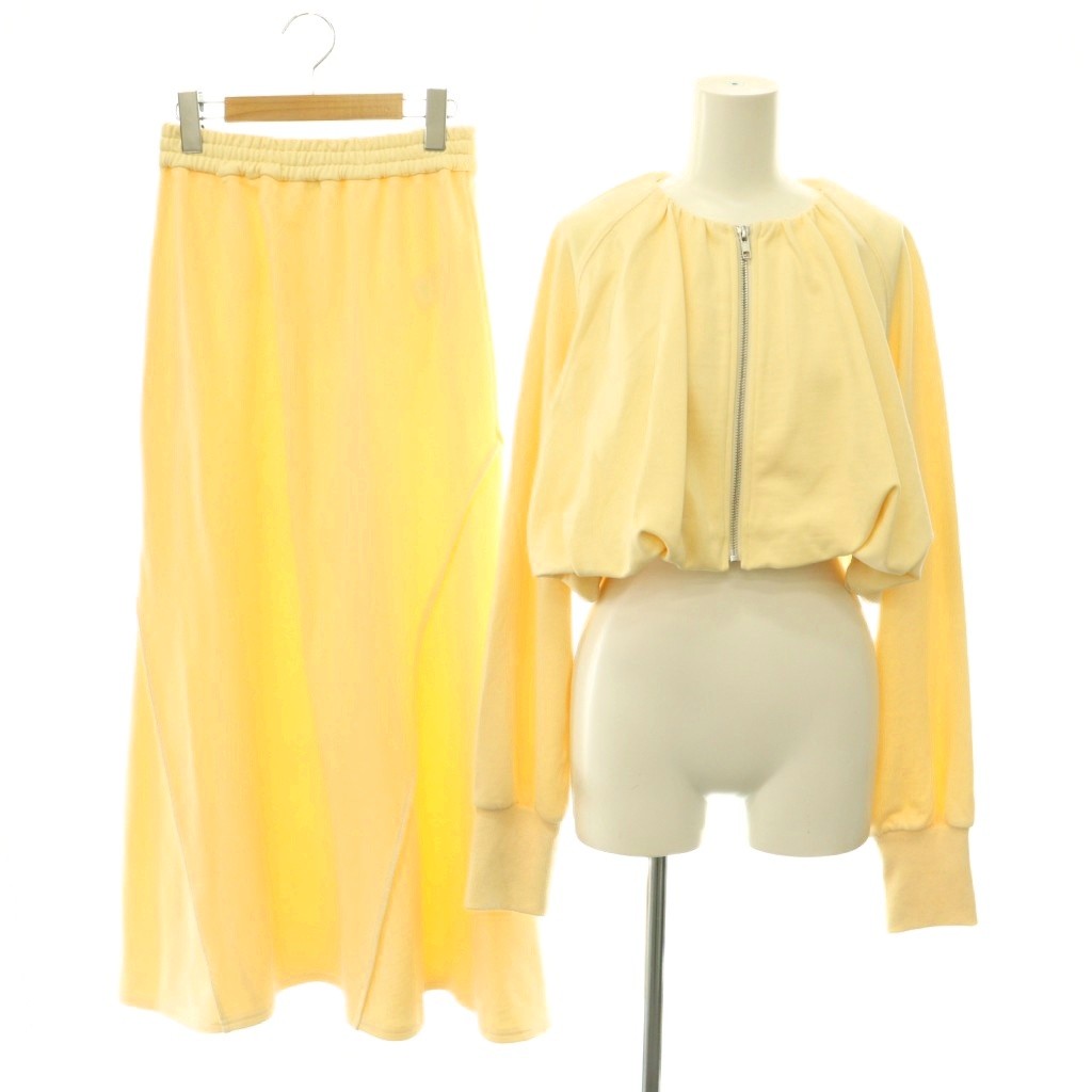 【中古】アメリヴィンテージ Ameri VINTAGE 26SS BALLOON SWEAT TOP WITH SKIRT セットアップ ジャケット ノーカラー スカート フレア ロング S バターイエロー /HK ■OS レディース 【ベクトル 古着】 260706ブランドアメリヴィンテージ Ameri VINTAGE表記サイズS実寸サイズゆき丈：85.5cm　身幅：59cm　総丈：36.5cm　ウエスト：62cm　ヒップ：86cm　スカート丈：90.5cm　　素材ジャケット 表地：綿、ポリエステル 裏地：ポリエステル リブ部分：ポリエステル、綿、ポリウレタン スカート 綿、ポリエステル色バターイエロー状態スカート前側に汚れがありますが、使用感が少なく、状態の良い商品です。 ※あくまでも中古品ですので掲載写真や記載内容をご確認いただき、ご理解の上ご購入ください。備考・0126105510380商品のお問い合わせの回答を休止しております。＊各商品ページの商品詳細等をご確認の上ご購入ください。【中古】アメリヴィンテージ Ameri VINTAGE 26SS BALLOON SWEAT TOP WITH SKIRT セットアップ ジャケット ノーカラー スカート フレア ロング S バターイエロー /HK ■OS レディース 【ベクトル 古着】 260706状態ランク　”A”詳細については、下記および「状態ランクについて」ページをご覧ください。未使用・新品の商品ほぼ新品同様の商品使用感が少なく、かなり状態の良い商品使用感はあるが、傷や汚れの少ない商品使用感の他、傷や汚れが見られる商品かなり大きな傷みがある難あり商品※S〜CランクはUSED品となりますので、使用感をご理解の上でご入札下さい。状態ランクについてinformationブランドアメリヴィンテージ Ameri VINTAGE表記サイズS実寸サイズゆき丈：85.5cm　身幅：59cm　総丈：36.5cm　ウエスト：62cm　ヒップ：86cm　スカート丈：90.5cm　　素材ジャケット 表地：綿、ポリエステル 裏地：ポリエステル リブ部分：ポリエステル、綿、ポリウレタン スカート 綿、ポリエステル色バターイエロー状態スカート前側に汚れがありますが、使用感が少なく、状態の良い商品です。 ※あくまでも中古品ですので掲載写真や記載内容をご確認いただき、ご理解の上ご購入ください。備考・0126105510380商品のお問い合わせの回答を休止しております。＊各商品ページの商品詳細等をご確認の上ご購入ください。本商品は一点物です他サイトや店舗にて販売している商品です。多少のお時間差にて欠品になることもございます。予めご了承頂ますようお願い致します。ベクトル・サイズガイドはこちらこの商品と同じブランドの商品を見る
