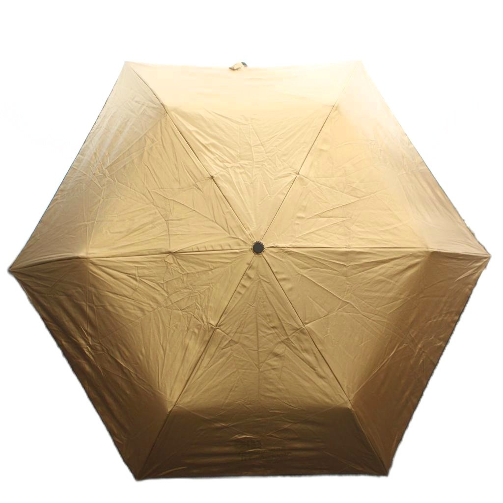 【中古】トラディショナルウェザーウェア Traditional Weatherwear LIGHT WEIGHT UMBRELLA 晴雨兼用折りたたみ傘 アンブレラ パラソル ゴールドカラー /MI ■OS メンズ レディース 【ベクトル 古着】 260729ブランドトラディショナルウェザーウェア Traditional Weatherwear表記サイズ表記なし実寸サイズ親骨21cm　直径（使用時）91cm　全長（使用時）50cm　全長（収納時）21.5cm　色ゴールドカラー状態内側に白い汚れがございますが、その他に目立ったダメージはなく、まだまだご使用いただける商品です。 ※あくまでも中古品ですので掲載写真や記載内容をご確認いただき、ご理解の上ご購入ください。付属品袋備考品番なし商品のお問い合わせの回答を休止しております。＊各商品ページの商品詳細等をご確認の上ご購入ください。【中古】トラディショナルウェザーウェア Traditional Weatherwear LIGHT WEIGHT UMBRELLA 晴雨兼用折りたたみ傘 アンブレラ パラソル ゴールドカラー /MI ■OS メンズ レディース 【ベクトル 古着】 260729状態ランク　”AB”詳細については、下記および「状態ランクについて」ページをご覧ください。未使用・新品の商品ほぼ新品同様の商品使用感が少なく、かなり状態の良い商品使用感はあるが、傷や汚れの少ない商品使用感の他、傷や汚れが見られる商品かなり大きな傷みがある難あり商品※S〜CランクはUSED品となりますので、使用感をご理解の上でご入札下さい。状態ランクについてinformationブランドトラディショナルウェザーウェア Traditional Weatherwear表記サイズ表記なし実寸サイズ親骨21cm　直径（使用時）91cm　全長（使用時）50cm　全長（収納時）21.5cm　色ゴールドカラー状態内側に白い汚れがございますが、その他に目立ったダメージはなく、まだまだご使用いただける商品です。 ※あくまでも中古品ですので掲載写真や記載内容をご確認いただき、ご理解の上ご購入ください。付属品袋備考品番なし商品のお問い合わせの回答を休止しております。＊各商品ページの商品詳細等をご確認の上ご購入ください。本商品は一点物です他サイトや店舗にて販売している商品です。多少のお時間差にて欠品になることもございます。予めご了承頂ますようお願い致します。ベクトル・サイズガイドはこちらこの商品と同じブランドの商品を見る