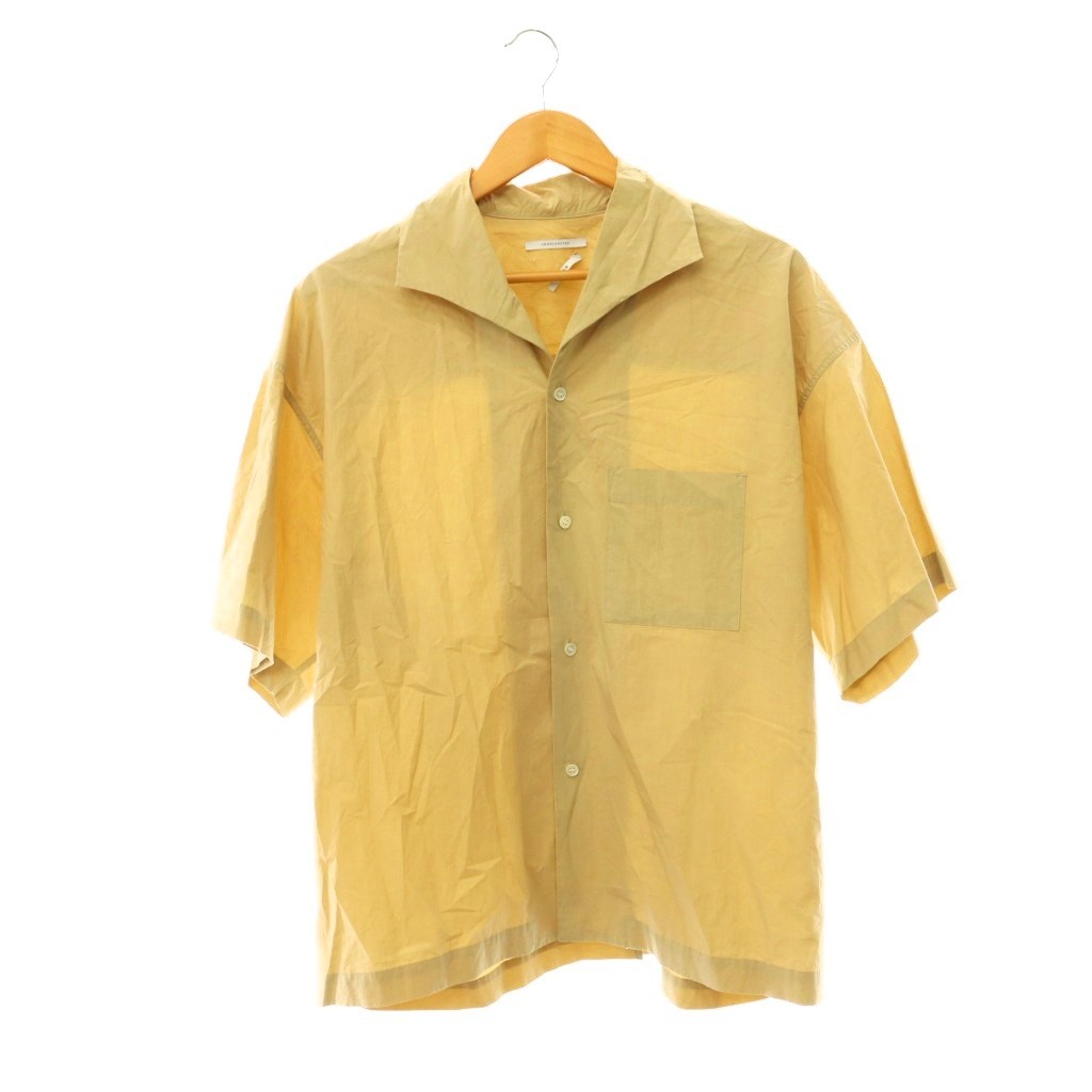 【中古】アンデコレイテッド UNDECORATED パウダーコットンシャツ 半袖 2 ベージュ /HS ■OS ■SH メンズ 【ベクトル 古着】 260810表記サイズ2実寸サイズ肩幅：59cm　身幅：59cm　着丈：69cm　袖丈：23cm　　素材綿色ベージュ状態前身頃中央付近に汚れと、首元のタグが一部取れかけていますが、その他に目立ったダメージはなく、問題なくご使用いただける商品です。 ※あくまでも中古品ですので掲載写真や記載内容をご確認いただき、ご理解の上ご購入ください。備考UDS19206商品のお問い合わせの回答を休止しております。＊各商品ページの商品詳細等をご確認の上ご購入ください。【中古】アンデコレイテッド UNDECORATED パウダーコットンシャツ 半袖 2 ベージュ /HS ■OS ■SH メンズ 【ベクトル 古着】 260810状態ランク　”AB”詳細については、下記および「状態ランクについて」ページをご覧ください。未使用・新品の商品ほぼ新品同様の商品使用感が少なく、かなり状態の良い商品使用感はあるが、傷や汚れの少ない商品使用感の他、傷や汚れが見られる商品かなり大きな傷みがある難あり商品※S〜CランクはUSED品となりますので、使用感をご理解の上でご入札下さい。状態ランクについてinformation表記サイズ2実寸サイズ肩幅：59cm　身幅：59cm　着丈：69cm　袖丈：23cm　　素材綿色ベージュ状態前身頃中央付近に汚れと、首元のタグが一部取れかけていますが、その他に目立ったダメージはなく、問題なくご使用いただける商品です。 ※あくまでも中古品ですので掲載写真や記載内容をご確認いただき、ご理解の上ご購入ください。備考UDS19206商品のお問い合わせの回答を休止しております。＊各商品ページの商品詳細等をご確認の上ご購入ください。本商品は一点物です他サイトや店舗にて販売している商品です。多少のお時間差にて欠品になることもございます。予めご了承頂ますようお願い致します。ベクトル・サイズガイドはこちらこの商品と同じブランドの商品を見る