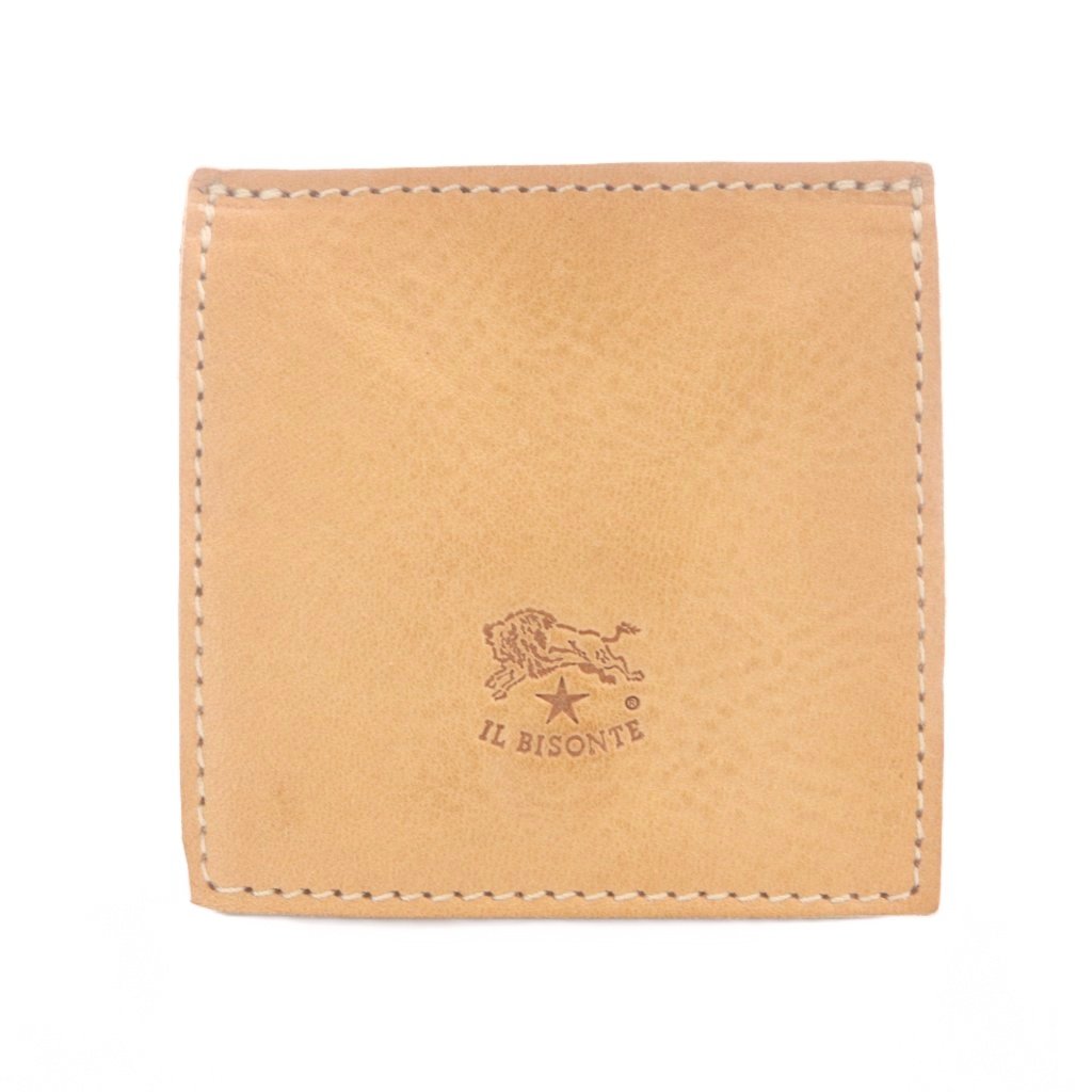 【中古】イルビゾンテ IL BISONTE ヌメ革 スクエアコインケース レザー 茶色 ブラウン /SR レディース 【ベクトル 古着】 261007ブランドイルビゾンテ IL BISONTE表記サイズサイズなし（実寸サイズをご確認下さい）実寸サイズヨコ：7.2cm　タテ：7.5cm　マチ：0.5cm　　素材レザー色茶 ブラウン状態表面に擦り傷や茶色の汚れがございますが、その他に目立ったダメージはなく、問題なくご使用いただける商品です。 ※あくまでも中古品ですので掲載写真や記載内容をご確認いただき、ご理解の上ご購入ください。付属品付属品なし商品のお問い合わせの回答を休止しております。＊各商品ページの商品詳細等をご確認の上ご購入ください。【中古】イルビゾンテ IL BISONTE ヌメ革 スクエアコインケース レザー 茶色 ブラウン /SR レディース 【ベクトル 古着】 261007状態ランク　”AB”詳細については、下記および「状態ランクについて」ページをご覧ください。未使用・新品の商品ほぼ新品同様の商品使用感が少なく、かなり状態の良い商品使用感はあるが、傷や汚れの少ない商品使用感の他、傷や汚れが見られる商品かなり大きな傷みがある難あり商品※S〜CランクはUSED品となりますので、使用感をご理解の上でご入札下さい。状態ランクについてinformationブランドイルビゾンテ IL BISONTE表記サイズサイズなし（実寸サイズをご確認下さい）実寸サイズヨコ：7.2cm　タテ：7.5cm　マチ：0.5cm　　素材レザー色茶 ブラウン状態表面に擦り傷や茶色の汚れがございますが、その他に目立ったダメージはなく、問題なくご使用いただける商品です。 ※あくまでも中古品ですので掲載写真や記載内容をご確認いただき、ご理解の上ご購入ください。付属品付属品なし商品のお問い合わせの回答を休止しております。＊各商品ページの商品詳細等をご確認の上ご購入ください。本商品は一点物です他サイトや店舗にて販売している商品です。多少のお時間差にて欠品になることもございます。予めご了承頂ますようお願い致します。ベクトル・サイズガイドはこちらこの商品と同じブランドの商品を見る