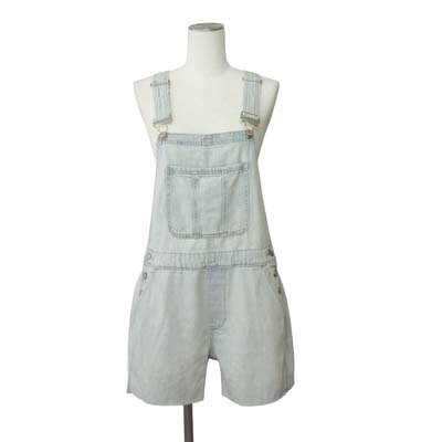 【中古】ギャップ GAP サロペット オーバーオール デニム ショートパンツ カットオフ S 青 レディース 【ベクトル 古着】 260517ブランドギャップ GAP表記サイズS実寸サイズウエスト：82cm　裾幅：28.5cm　　素材見頃　綿100％色青　ライトブルー ※色に関してはこの商品の出品者の主観で判断しておりので、カタログや正規のカラーとは言いまわしが異なる場合があります。仕様裾は最初からのカットオフデザインです。状態使用感が少なく、状態の良い商品です。 ※あくまでも中古品ですので掲載写真や記載内容をご確認いただき、ご理解の上ご購入ください。 保管によるシワがございます。神経質な方のご入札はお控えください。写真または説明欄に記載のない箱・付属品などはございませんので、ご了承ください。備考国内正規品 ギャップジャパン株式会社商品のお問い合わせの回答を休止しております。＊各商品ページの商品詳細等をご確認の上ご購入ください。【中古】ギャップ GAP サロペット オーバーオール デニム ショートパンツ カットオフ S 青 レディース 【ベクトル 古着】 260517状態ランク　”A”詳細については、下記および「状態ランクについて」ページをご覧ください。未使用・新品の商品ほぼ新品同様の商品使用感が少なく、かなり状態の良い商品使用感はあるが、傷や汚れの少ない商品使用感の他、傷や汚れが見られる商品かなり大きな傷みがある難あり商品※S〜CランクはUSED品となりますので、使用感をご理解の上でご入札下さい。状態ランクについてinformationブランドギャップ GAP表記サイズS実寸サイズウエスト：82cm　裾幅：28.5cm　　素材見頃　綿100％色青　ライトブルー ※色に関してはこの商品の出品者の主観で判断しておりので、カタログや正規のカラーとは言いまわしが異なる場合があります。仕様裾は最初からのカットオフデザインです。状態使用感が少なく、状態の良い商品です。 ※あくまでも中古品ですので掲載写真や記載内容をご確認いただき、ご理解の上ご購入ください。 保管によるシワがございます。神経質な方のご入札はお控えください。写真または説明欄に記載のない箱・付属品などはございませんので、ご了承ください。備考国内正規品 ギャップジャパン株式会社商品のお問い合わせの回答を休止しております。＊各商品ページの商品詳細等をご確認の上ご購入ください。本商品は一点物です他サイトや店舗にて販売している商品です。多少のお時間差にて欠品になることもございます。予めご了承頂ますようお願い致します。ベクトル・サイズガイドはこちらこの商品と同じブランドの商品を見る