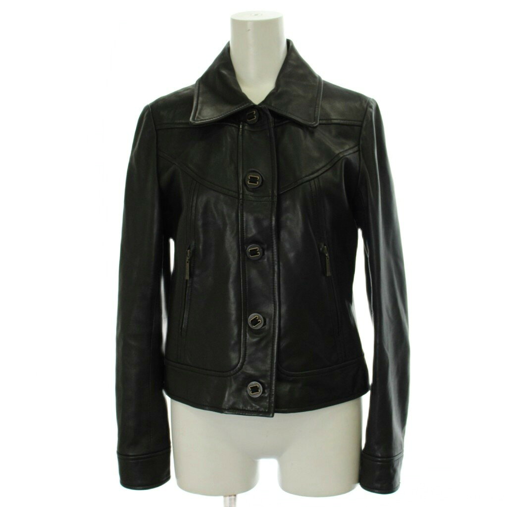 【中古】ミッシェルクラン MICHEL KLEIN ジャケット レザー 38 黒 ブラック 長袖 ボタンフロント ポケット /GP ■ECD002 レディース 【ベクトル 古着】 260309ブランドミッシェルクラン MICHEL KLEIN表記サイズ38実寸サイズ肩幅：36cm　身幅：43cm　着丈：49cm　袖丈：59cm　　素材羊革、ポリエステル色黒 ブラック状態使用感が少なく、かなり状態の良い商品です。 ※あくまでも中古品ですので掲載写真や記載内容をご確認いただき、ご理解の上ご購入ください。備考株式会社イトキン 商品のお問い合わせの回答を休止しております。＊各商品ページの商品詳細等をご確認の上ご購入ください。【中古】ミッシェルクラン MICHEL KLEIN ジャケット レザー 38 黒 ブラック 長袖 ボタンフロント ポケット /GP ■ECD002 レディース 【ベクトル 古着】 260309状態ランク　”A”詳細については、下記および「状態ランクについて」ページをご覧ください。未使用・新品の商品ほぼ新品同様の商品使用感が少なく、かなり状態の良い商品使用感はあるが、傷や汚れの少ない商品使用感の他、傷や汚れが見られる商品かなり大きな傷みがある難あり商品※S〜CランクはUSED品となりますので、使用感をご理解の上でご入札下さい。状態ランクについてinformationブランドミッシェルクラン MICHEL KLEIN表記サイズ38実寸サイズ肩幅：36cm　身幅：43cm　着丈：49cm　袖丈：59cm　　素材羊革、ポリエステル色黒 ブラック状態使用感が少なく、かなり状態の良い商品です。 ※あくまでも中古品ですので掲載写真や記載内容をご確認いただき、ご理解の上ご購入ください。備考株式会社イトキン 商品のお問い合わせの回答を休止しております。＊各商品ページの商品詳細等をご確認の上ご購入ください。本商品は一点物です他サイトや店舗にて販売している商品です。多少のお時間差にて欠品になることもございます。予めご了承頂ますようお願い致します。ベクトル・サイズガイドはこちらこの商品と同じブランドの商品を見る