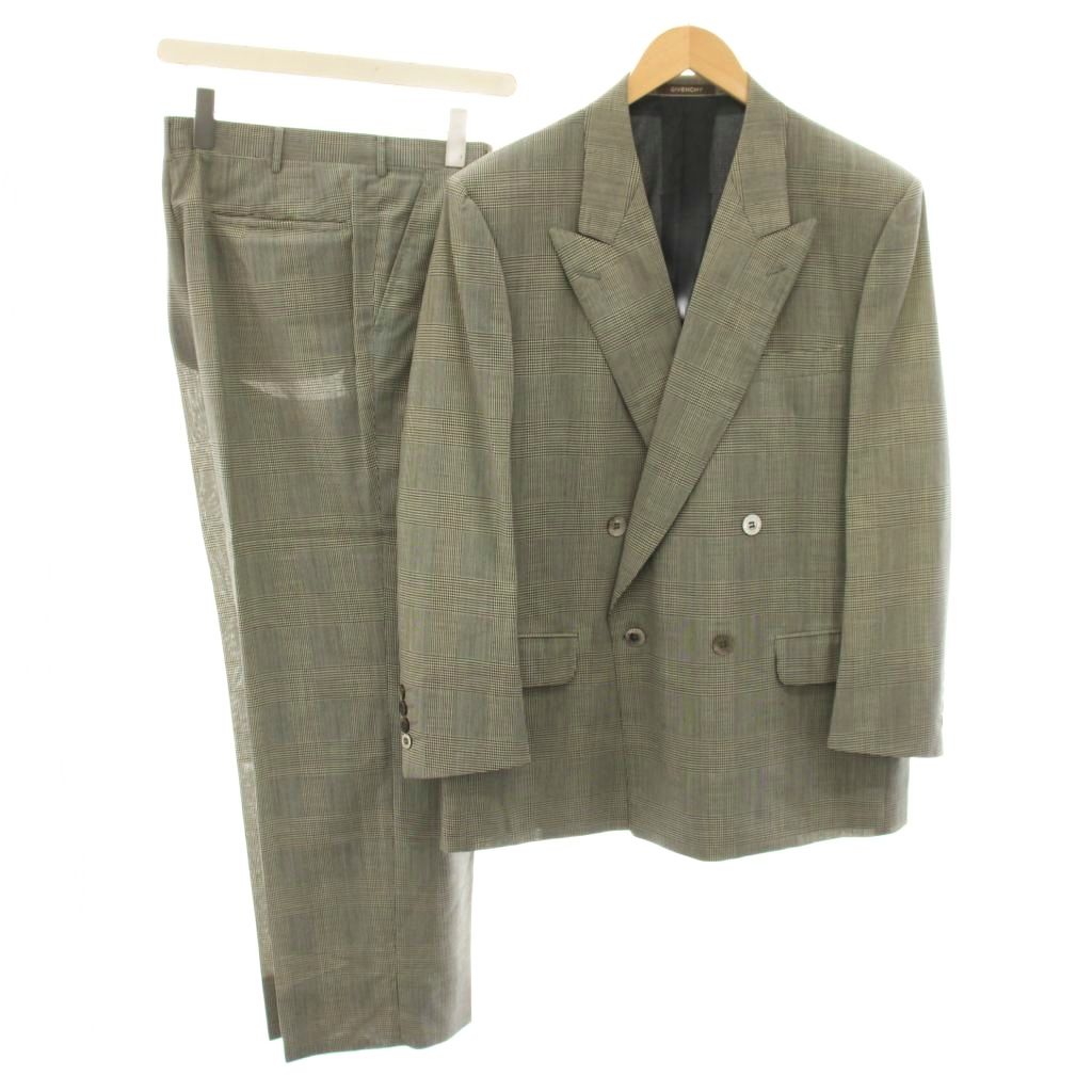 【中古】ジバンシィ GIVENCHY スーツ セットアップ 上下 テーラードジャケット ダブル パンツ スラックス ジップフライ グレンチェック柄 オーダーメイド品番 グレー /YT ■ECD003 メンズ 【ベクトル 古着】 260407ブランドジバンシィ GIVENCHY表記サイズ■ジャケット C 96 W 86 T 170 ■パンツ W82実寸サイズジャケット 肩幅：約44cm　ジャケット 身幅：約55.5cm　ジャケット 袖丈：約59cm　ジャケット 着丈：約73.5cm　パンツ ウエスト：約82cm　パンツ もも幅：約30cm　パンツ 裾幅：約23cm　パンツ 股上：約29.5cm　パンツ 股下：約72cm　　素材■ジャケット 表地 毛 胴裏 キュプラ、ポリエステル 袖裏 ポリエステル、キュプラ ■パンツ 表地 毛色グレー仕様■ジャケット ・肩パット入り ・内ポケットあり ・胸ポケットあり ・フラップポケットあり ・裏地：背抜き ■パンツ ・ポケットあり ・ウエスト内側に滑り止めあり状態右胸内ポケットにネーム刺繍があり、品質表示タグにネーム記載もございますが、使用感が少なく、かなり状態の良い商品です。 ※あくまでも中古品ですので掲載写真や記載内容をご確認いただき、ご理解の上ご購入ください。備考・松坂屋 全日本紳士服工業組合連合会商品のお問い合わせの回答を休止しております。＊各商品ページの商品詳細等をご確認の上ご購入ください。【中古】ジバンシィ GIVENCHY スーツ セットアップ 上下 テーラードジャケット ダブル パンツ スラックス ジップフライ グレンチェック柄 オーダーメイド品番 グレー /YT ■ECD003 メンズ 【ベクトル 古着】 260407状態ランク　”A”詳細については、下記および「状態ランクについて」ページをご覧ください。未使用・新品の商品ほぼ新品同様の商品使用感が少なく、かなり状態の良い商品使用感はあるが、傷や汚れの少ない商品使用感の他、傷や汚れが見られる商品かなり大きな傷みがある難あり商品※S〜CランクはUSED品となりますので、使用感をご理解の上でご入札下さい。状態ランクについてinformationブランドジバンシィ GIVENCHY表記サイズ■ジャケット C 96 W 86 T 170 ■パンツ W82実寸サイズジャケット 肩幅：約44cm　ジャケット 身幅：約55.5cm　ジャケット 袖丈：約59cm　ジャケット 着丈：約73.5cm　パンツ ウエスト：約82cm　パンツ もも幅：約30cm　パンツ 裾幅：約23cm　パンツ 股上：約29.5cm　パンツ 股下：約72cm　　素材■ジャケット 表地 毛 胴裏 キュプラ、ポリエステル 袖裏 ポリエステル、キュプラ ■パンツ 表地 毛色グレー仕様■ジャケット ・肩パット入り ・内ポケットあり ・胸ポケットあり ・フラップポケットあり ・裏地：背抜き ■パンツ ・ポケットあり ・ウエスト内側に滑り止めあり状態右胸内ポケットにネーム刺繍があり、品質表示タグにネーム記載もございますが、使用感が少なく、かなり状態の良い商品です。 ※あくまでも中古品ですので掲載写真や記載内容をご確認いただき、ご理解の上ご購入ください。備考・松坂屋 全日本紳士服工業組合連合会商品のお問い合わせの回答を休止しております。＊各商品ページの商品詳細等をご確認の上ご購入ください。本商品は一点物です他サイトや店舗にて販売している商品です。多少のお時間差にて欠品になることもございます。予めご了承頂ますようお願い致します。ベクトル・サイズガイドはこちらこの商品と同じブランドの商品を見る