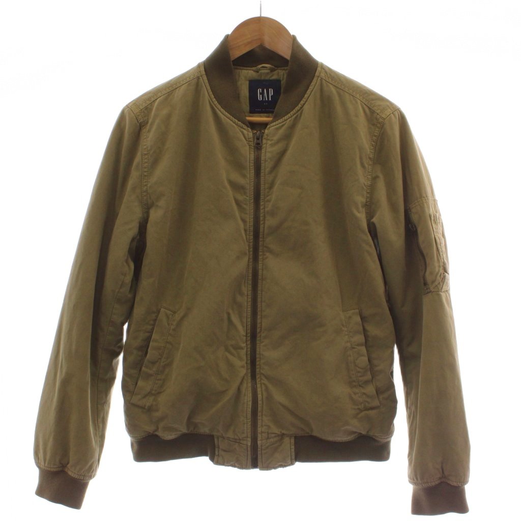 【中古】ギャップ GAP ブルゾン 中綿ジャケット 上着 XS カーキ 長袖 無地 /GG ■ECB004 メンズ 【ベクトル 古着】 260428ブランドギャップ GAP表記サイズXS実寸サイズ肩幅：41cm　身幅：52cm　着丈：57.5cm　袖丈：61.5cm　　素材表地 綿 身頃裏地 綿 袖裏地 ポリエステル 詰め物 ポリエステル色カーキ状態使用感が少なく、かなり状態の良い商品です。 ※あくまでも中古品ですので掲載写真や記載内容をご確認いただき、ご理解の上ご購入ください。備考ギャップジャパン株式会社商品のお問い合わせの回答を休止しております。＊各商品ページの商品詳細等をご確認の上ご購入ください。【中古】ギャップ GAP ブルゾン 中綿ジャケット 上着 XS カーキ 長袖 無地 /GG ■ECB004 メンズ 【ベクトル 古着】 260428状態ランク　”A”詳細については、下記および「状態ランクについて」ページをご覧ください。未使用・新品の商品ほぼ新品同様の商品使用感が少なく、かなり状態の良い商品使用感はあるが、傷や汚れの少ない商品使用感の他、傷や汚れが見られる商品かなり大きな傷みがある難あり商品※S〜CランクはUSED品となりますので、使用感をご理解の上でご入札下さい。状態ランクについてinformationブランドギャップ GAP表記サイズXS実寸サイズ肩幅：41cm　身幅：52cm　着丈：57.5cm　袖丈：61.5cm　　素材表地 綿 身頃裏地 綿 袖裏地 ポリエステル 詰め物 ポリエステル色カーキ状態使用感が少なく、かなり状態の良い商品です。 ※あくまでも中古品ですので掲載写真や記載内容をご確認いただき、ご理解の上ご購入ください。備考ギャップジャパン株式会社商品のお問い合わせの回答を休止しております。＊各商品ページの商品詳細等をご確認の上ご購入ください。本商品は一点物です他サイトや店舗にて販売している商品です。多少のお時間差にて欠品になることもございます。予めご了承頂ますようお願い致します。ベクトル・サイズガイドはこちらこの商品と同じブランドの商品を見る