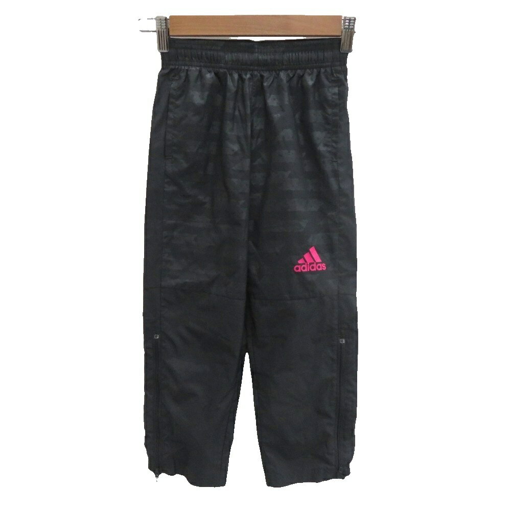 【中古】アディダス adidas スポーツウエア ジャージ パンツ アンクル丈 120cm 黒 ブラック ロゴプリント /MA3 ■ECA006 男の子 キッズ 【ベクトル 古着】 260624ブランドアディダス adidas表記サイズ120cm実寸サイズウエスト：53〜cm　もも幅：22cm　裾幅：14cm　股上：19.5cm　股下：51.5cm　　素材ポリエステル色黒仕様ウエストゴム 前ポケット×2 ロゴプリントあり 両裾にファスナーあり状態タグの部分に名前の記載がりますが、使用感が少なく、かなり状態の良い商品です。 ※あくまでも中古品ですので掲載写真や記載内容をご確認いただき、ご理解の上ご購入ください。備考アディダスジャパン株式会社商品のお問い合わせの回答を休止しております。＊各商品ページの商品詳細等をご確認の上ご購入ください。【中古】アディダス adidas スポーツウエア ジャージ パンツ アンクル丈 120cm 黒 ブラック ロゴプリント /MA3 ■ECA006 男の子 キッズ 【ベクトル 古着】 260624状態ランク　”A”詳細については、下記および「状態ランクについて」ページをご覧ください。未使用・新品の商品ほぼ新品同様の商品使用感が少なく、かなり状態の良い商品使用感はあるが、傷や汚れの少ない商品使用感の他、傷や汚れが見られる商品かなり大きな傷みがある難あり商品※S〜CランクはUSED品となりますので、使用感をご理解の上でご入札下さい。状態ランクについてinformationブランドアディダス adidas表記サイズ120cm実寸サイズウエスト：53〜cm　もも幅：22cm　裾幅：14cm　股上：19.5cm　股下：51.5cm　　素材ポリエステル色黒仕様ウエストゴム 前ポケット×2 ロゴプリントあり 両裾にファスナーあり状態タグの部分に名前の記載がりますが、使用感が少なく、かなり状態の良い商品です。 ※あくまでも中古品ですので掲載写真や記載内容をご確認いただき、ご理解の上ご購入ください。備考アディダスジャパン株式会社商品のお問い合わせの回答を休止しております。＊各商品ページの商品詳細等をご確認の上ご購入ください。本商品は一点物です他サイトや店舗にて販売している商品です。多少のお時間差にて欠品になることもございます。予めご了承頂ますようお願い致します。ベクトル・サイズガイドはこちらこの商品と同じブランドの商品を見る