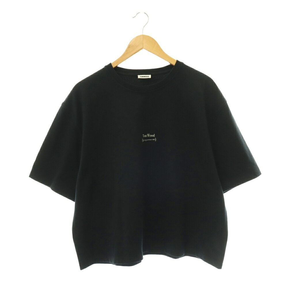 【中古】トムウッド TOMWOOD ロゴTシャツ カットソー 半袖 S ブラック /HK ■GY62 メンズ 【ベクトル 古着】 260728ブランドトムウッド TOMWOOD表記サイズS実寸サイズ肩幅：53.5cm　身幅：61cm　着丈：56cm　袖丈：25cm　　素材綿色黒 ブラック状態毛羽立ち、若干の色あせがありますが、その他に目立ったダメージはなく、問題なくご使用いただける商品です。 ※あくまでも中古品ですので掲載写真や記載内容をご確認いただき、ご理解の上ご購入ください。商品のお問い合わせの回答を休止しております。＊各商品ページの商品詳細等をご確認の上ご購入ください。【中古】トムウッド TOMWOOD ロゴTシャツ カットソー 半袖 S ブラック /HK ■GY62 メンズ 【ベクトル 古着】 260728状態ランク　”AB”詳細については、下記および「状態ランクについて」ページをご覧ください。未使用・新品の商品ほぼ新品同様の商品使用感が少なく、かなり状態の良い商品使用感はあるが、傷や汚れの少ない商品使用感の他、傷や汚れが見られる商品かなり大きな傷みがある難あり商品※S〜CランクはUSED品となりますので、使用感をご理解の上でご入札下さい。状態ランクについてinformationブランドトムウッド TOMWOOD表記サイズS実寸サイズ肩幅：53.5cm　身幅：61cm　着丈：56cm　袖丈：25cm　　素材綿色黒 ブラック状態毛羽立ち、若干の色あせがありますが、その他に目立ったダメージはなく、問題なくご使用いただける商品です。 ※あくまでも中古品ですので掲載写真や記載内容をご確認いただき、ご理解の上ご購入ください。商品のお問い合わせの回答を休止しております。＊各商品ページの商品詳細等をご確認の上ご購入ください。本商品は一点物です他サイトや店舗にて販売している商品です。多少のお時間差にて欠品になることもございます。予めご了承頂ますようお願い致します。ベクトル・サイズガイドはこちらこの商品と同じブランドの商品を見る