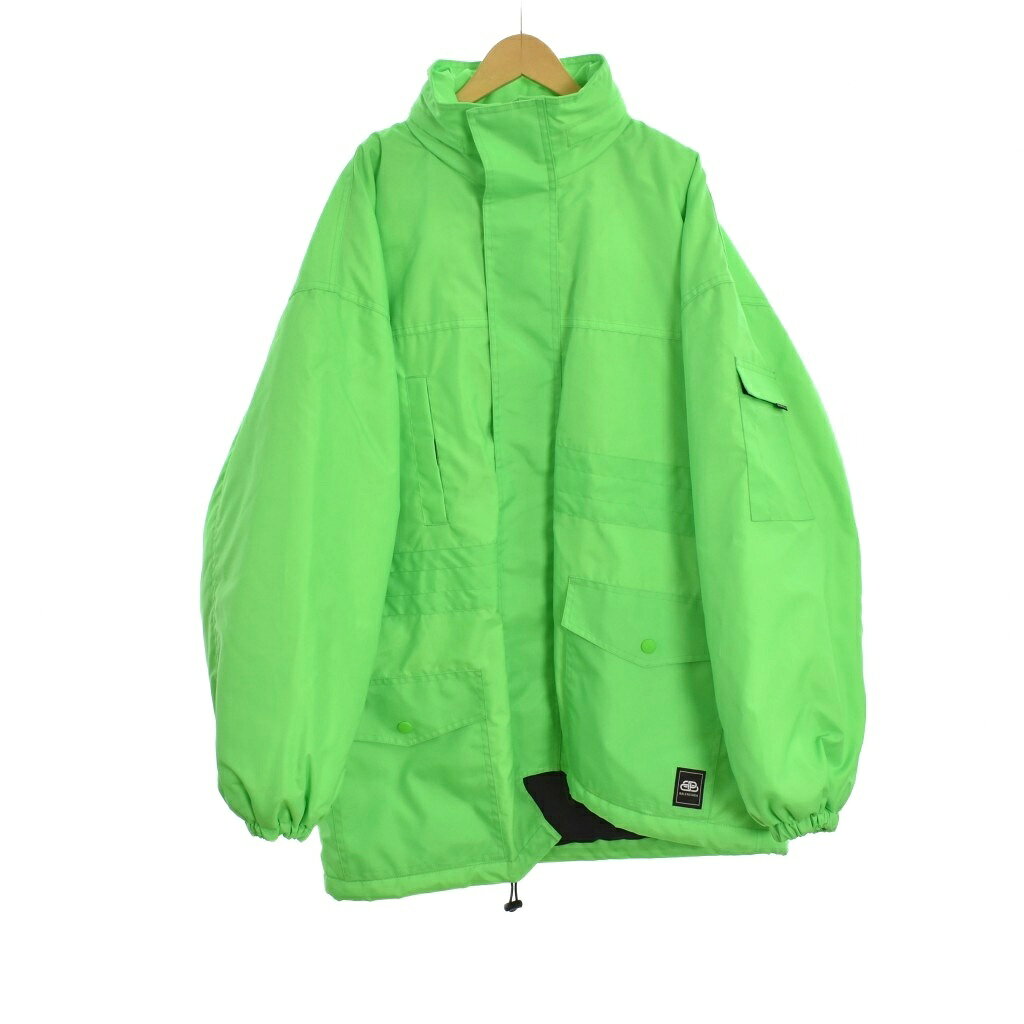 【中古】バレンシアガ BALENCIAGA 19年製 ナイロン フード 中綿 ジャケット 44 緑 グリーン 602432 ☆AA★ メンズ 【ベクトル 古着】 260308ブランドバレンシアガ BALENCIAGA表記サイズ44実寸サイズ肩幅：69cm　身幅：67cm　着丈：89cm　袖丈：60cm　　素材ナイロン、ポリエステル色緑 グリーン状態所々に薄汚れがございますが、その他に目立ったダメージはなく、問題なくご使用いただける商品です。 ※あくまでも中古品ですので掲載写真や記載内容をご確認いただき、ご理解の上ご購入ください。備考品番 602432 （株）バレンシアガジャパン商品のお問い合わせの回答を休止しております。＊各商品ページの商品詳細等をご確認の上ご購入ください。【中古】バレンシアガ BALENCIAGA 19年製 ナイロン フード 中綿 ジャケット 44 緑 グリーン 602432 ☆AA★ メンズ 【ベクトル 古着】 260308状態ランク　”AB”詳細については、下記および「状態ランクについて」ページをご覧ください。未使用・新品の商品ほぼ新品同様の商品使用感が少なく、かなり状態の良い商品使用感はあるが、傷や汚れの少ない商品使用感の他、傷や汚れが見られる商品かなり大きな傷みがある難あり商品※S〜CランクはUSED品となりますので、使用感をご理解の上でご入札下さい。状態ランクについてinformationブランドバレンシアガ BALENCIAGA表記サイズ44実寸サイズ肩幅：69cm　身幅：67cm　着丈：89cm　袖丈：60cm　　素材ナイロン、ポリエステル色緑 グリーン状態所々に薄汚れがございますが、その他に目立ったダメージはなく、問題なくご使用いただける商品です。 ※あくまでも中古品ですので掲載写真や記載内容をご確認いただき、ご理解の上ご購入ください。備考品番 602432 （株）バレンシアガジャパン商品のお問い合わせの回答を休止しております。＊各商品ページの商品詳細等をご確認の上ご購入ください。本商品は一点物です他サイトや店舗にて販売している商品です。多少のお時間差にて欠品になることもございます。予めご了承頂ますようお願い致します。ベクトル・サイズガイドはこちらこの商品と同じブランドの商品を見る