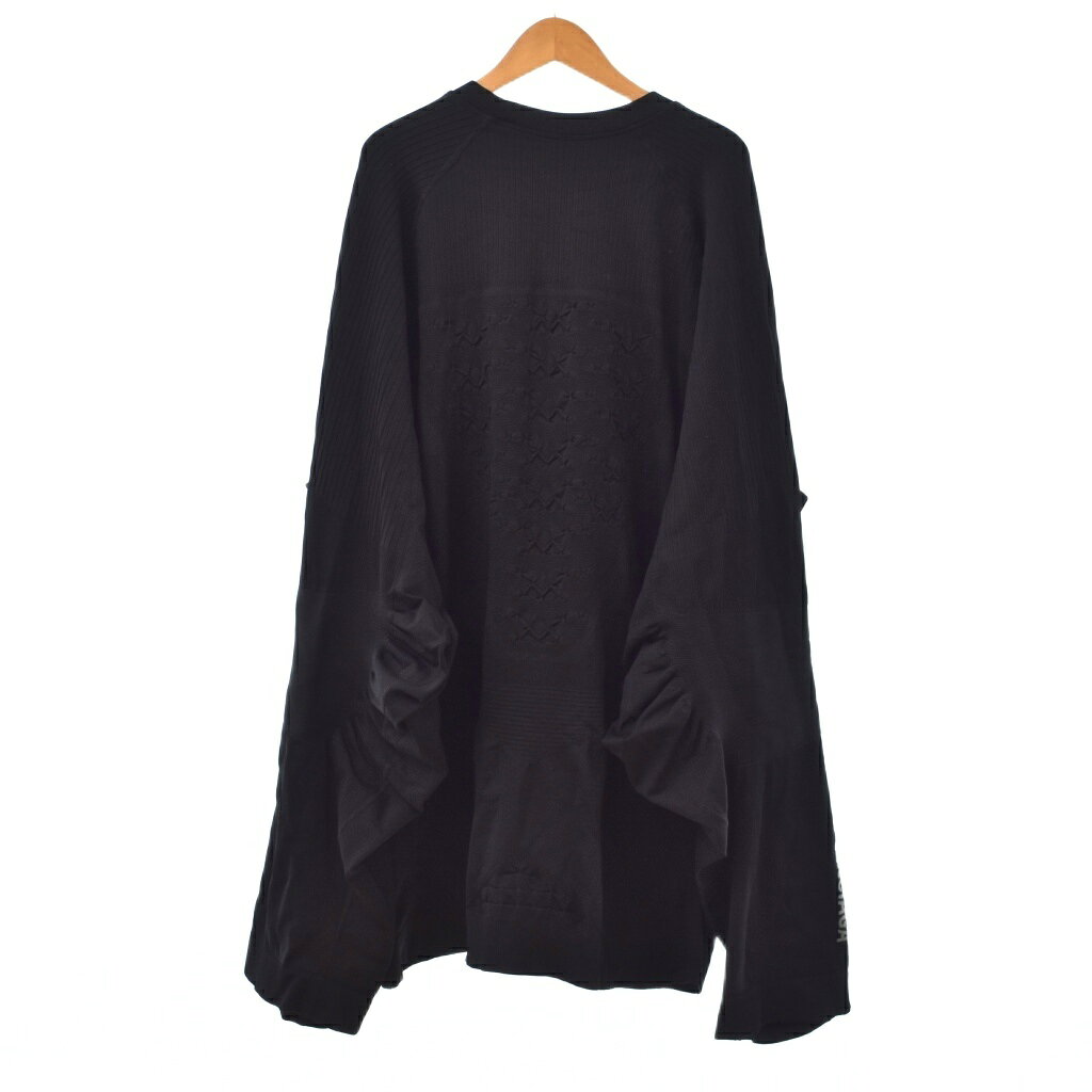 ブランド古着の買取販売ベクトルの【中古】バレンシアガ BALENCIAGA 22AW Oversized Athletic Energy Accumulator Tee カットソー 長袖 スウェット ロゴプリント クルーネック プルオーバー S 黒 ブラック 719645 4C9B4 メンズ 【ベクトル 古着】 260729｜アングル2