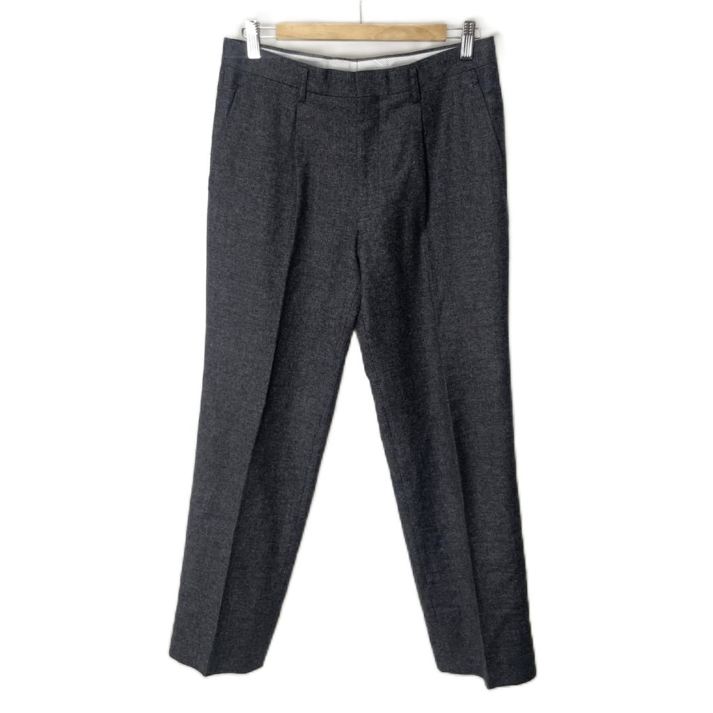 【中古】CAFE SOHO ウール テーパードパンツ スラックス カシミヤ混 79 ブラック ■GY99 メンズ 【ベクトル 古着】 260430表記サイズ79実寸サイズウエスト：78cm　もも幅：29cm　裾幅：22cm　股上：27cm　股下：74cm　　素材毛 ナイロン カシミヤ 色ブラック仕様ポケット×4状態・ウエスト内側に多少の薄汚れあり ・素材特有の毛羽立ちなどの使用感あり その他に目立ったダメージはなく、問題なくご使用いただける商品です。 ※あくまでも中古品ですので掲載写真や記載内容をご確認いただき、ご理解の上ご購入ください。商品のお問い合わせの回答を休止しております。＊各商品ページの商品詳細等をご確認の上ご購入ください。【中古】CAFE SOHO ウール テーパードパンツ スラックス カシミヤ混 79 ブラック ■GY99 メンズ 【ベクトル 古着】 260430状態ランク　”AB”詳細については、下記および「状態ランクについて」ページをご覧ください。未使用・新品の商品ほぼ新品同様の商品使用感が少なく、かなり状態の良い商品使用感はあるが、傷や汚れの少ない商品使用感の他、傷や汚れが見られる商品かなり大きな傷みがある難あり商品※S〜CランクはUSED品となりますので、使用感をご理解の上でご入札下さい。状態ランクについてinformation表記サイズ79実寸サイズウエスト：78cm　もも幅：29cm　裾幅：22cm　股上：27cm　股下：74cm　　素材毛 ナイロン カシミヤ 色ブラック仕様ポケット×4状態・ウエスト内側に多少の薄汚れあり ・素材特有の毛羽立ちなどの使用感あり その他に目立ったダメージはなく、問題なくご使用いただける商品です。 ※あくまでも中古品ですので掲載写真や記載内容をご確認いただき、ご理解の上ご購入ください。商品のお問い合わせの回答を休止しております。＊各商品ページの商品詳細等をご確認の上ご購入ください。本商品は一点物です他サイトや店舗にて販売している商品です。多少のお時間差にて欠品になることもございます。予めご了承頂ますようお願い致します。ベクトル・サイズガイドはこちらこの商品と同じブランドの商品を見る