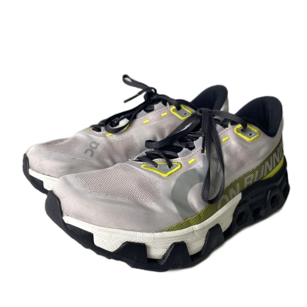 【中古】オン ON Cloudmonster Hyper スニーカー シューズ ランニング 3ME10134323 26.5cm グレー メンズ 【ベクトル 古着】 260716ブランドオン ON表記サイズ26.5cm実寸サイズ最大幅：11.5cm　アウトソール：31cm　　素材--色グレー状態・アッパーやかかとなどに薄汚れあり その他に目立ったダメージはなく、問題なくご使用いただける商品です。 ※あくまでも中古品ですので掲載写真や記載内容をご確認いただき、ご理解の上ご購入ください。付属品なし商品のお問い合わせの回答を休止しております。＊各商品ページの商品詳細等をご確認の上ご購入ください。【中古】オン ON Cloudmonster Hyper スニーカー シューズ ランニング 3ME10134323 26.5cm グレー メンズ 【ベクトル 古着】 260716状態ランク　”AB”詳細については、下記および「状態ランクについて」ページをご覧ください。未使用・新品の商品ほぼ新品同様の商品使用感が少なく、かなり状態の良い商品使用感はあるが、傷や汚れの少ない商品使用感の他、傷や汚れが見られる商品かなり大きな傷みがある難あり商品※S〜CランクはUSED品となりますので、使用感をご理解の上でご入札下さい。状態ランクについてinformationブランドオン ON表記サイズ26.5cm実寸サイズ最大幅：11.5cm　アウトソール：31cm　　素材--色グレー状態・アッパーやかかとなどに薄汚れあり その他に目立ったダメージはなく、問題なくご使用いただける商品です。 ※あくまでも中古品ですので掲載写真や記載内容をご確認いただき、ご理解の上ご購入ください。付属品なし商品のお問い合わせの回答を休止しております。＊各商品ページの商品詳細等をご確認の上ご購入ください。本商品は一点物です他サイトや店舗にて販売している商品です。多少のお時間差にて欠品になることもございます。予めご了承頂ますようお願い致します。ベクトル・サイズガイドはこちらこの商品と同じブランドの商品を見る