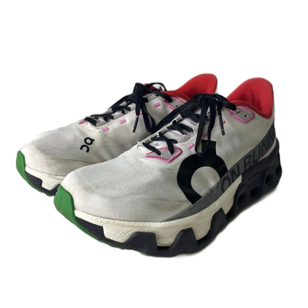 【中古】オン ON Cloudmonster Hyper Silver Iron スニーカー シューズ ランニング 3ME10132034 26.5cm シルバー ブラック メンズ 【ベクトル 古着】 260716ブランドオン ON表記サイズ26.5実寸サイズ最大幅：11cm　アウトソール：30.5cm　　色シルバーカラー、黒 ブラック、ピンク、赤 レッド状態・アッパーや側面などに薄汚れあり その他に目立ったダメージはなく、問題なくご使用いただける商品です。 ※あくまでも中古品ですので掲載写真や記載内容をご確認いただき、ご理解の上ご購入ください。付属品なし商品のお問い合わせの回答を休止しております。＊各商品ページの商品詳細等をご確認の上ご購入ください。【中古】オン ON Cloudmonster Hyper Silver Iron スニーカー シューズ ランニング 3ME10132034 26.5cm シルバー ブラック メンズ 【ベクトル 古着】 260716状態ランク　”AB”詳細については、下記および「状態ランクについて」ページをご覧ください。未使用・新品の商品ほぼ新品同様の商品使用感が少なく、かなり状態の良い商品使用感はあるが、傷や汚れの少ない商品使用感の他、傷や汚れが見られる商品かなり大きな傷みがある難あり商品※S〜CランクはUSED品となりますので、使用感をご理解の上でご入札下さい。状態ランクについてinformationブランドオン ON表記サイズ26.5実寸サイズ最大幅：11cm　アウトソール：30.5cm　　色シルバーカラー、黒 ブラック、ピンク、赤 レッド状態・アッパーや側面などに薄汚れあり その他に目立ったダメージはなく、問題なくご使用いただける商品です。 ※あくまでも中古品ですので掲載写真や記載内容をご確認いただき、ご理解の上ご購入ください。付属品なし商品のお問い合わせの回答を休止しております。＊各商品ページの商品詳細等をご確認の上ご購入ください。本商品は一点物です他サイトや店舗にて販売している商品です。多少のお時間差にて欠品になることもございます。予めご了承頂ますようお願い致します。ベクトル・サイズガイドはこちらこの商品と同じブランドの商品を見る
