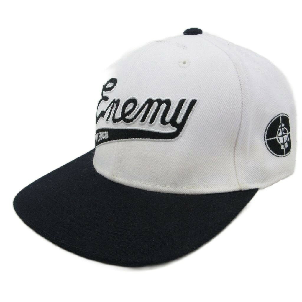 【中古】アップルバム APPLEBUM ”ENEMY” Baseball Cap ベースボールキャップ 帽子 ロゴ刺繍 白 ホワイト 紺 ネイビー メンズ 【ベクトル 古着】 260607ブランドアップルバム APPLEBUM表記サイズサイズ表記なし(実寸サイズをご参考ください。)実寸サイズつば：約6.5cm　頭周り：約61cm　　色白 ホワイト 紺 ネイビー状態・全体的に着用に伴う使用感 ・頭周りに汚れ ・頭頂部に薄汚れ ※全体的に中古品としての使用感とダメージがありますが、通常使用には支障のない商品です。 掲載写真や記載内容をご確認いただき、ご理解の上ご購入ください。備考こちらのお品物は店舗で保管しておらず、店頭販売出来かねます。（※お取り寄せも出来かねます）商品のお問い合わせの回答を休止しております。＊各商品ページの商品詳細等をご確認の上ご購入ください。【中古】アップルバム APPLEBUM ”ENEMY” Baseball Cap ベースボールキャップ 帽子 ロゴ刺繍 白 ホワイト 紺 ネイビー メンズ 【ベクトル 古着】 260607状態ランク　”B”詳細については、下記および「状態ランクについて」ページをご覧ください。未使用・新品の商品ほぼ新品同様の商品使用感が少なく、かなり状態の良い商品使用感はあるが、傷や汚れの少ない商品使用感の他、傷や汚れが見られる商品かなり大きな傷みがある難あり商品※S〜CランクはUSED品となりますので、使用感をご理解の上でご入札下さい。状態ランクについてinformationブランドアップルバム APPLEBUM表記サイズサイズ表記なし(実寸サイズをご参考ください。)実寸サイズつば：約6.5cm　頭周り：約61cm　　色白 ホワイト 紺 ネイビー状態・全体的に着用に伴う使用感 ・頭周りに汚れ ・頭頂部に薄汚れ ※全体的に中古品としての使用感とダメージがありますが、通常使用には支障のない商品です。 掲載写真や記載内容をご確認いただき、ご理解の上ご購入ください。備考こちらのお品物は店舗で保管しておらず、店頭販売出来かねます。（※お取り寄せも出来かねます）商品のお問い合わせの回答を休止しております。＊各商品ページの商品詳細等をご確認の上ご購入ください。本商品は一点物です他サイトや店舗にて販売している商品です。多少のお時間差にて欠品になることもございます。予めご了承頂ますようお願い致します。ベクトル・サイズガイドはこちらこの商品と同じブランドの商品を見る