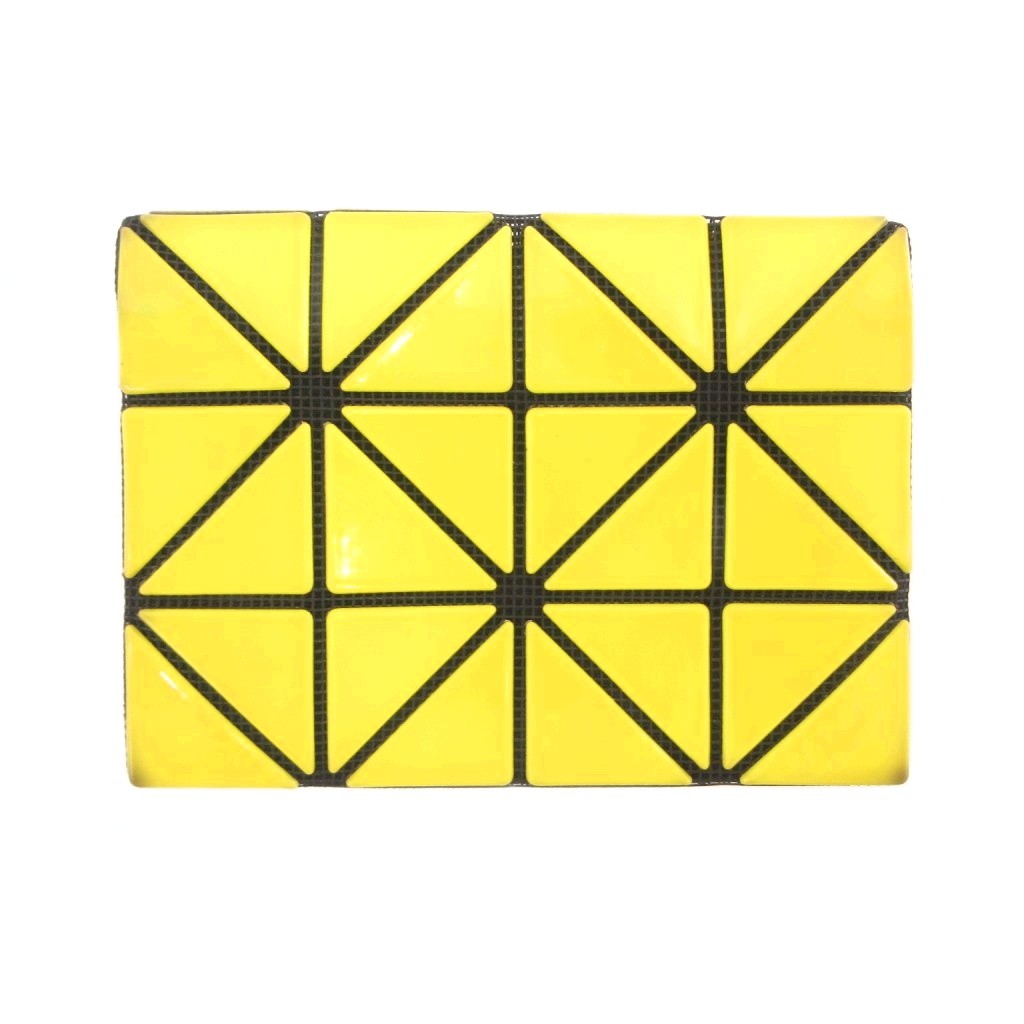 【中古】バオバオ イッセイミヤケ BAOBAO ISSEY MIYAKE PRISM プリズム 二つ折りカードケース 名刺入れ 黄 イエロー /JS ■IBO100 レディース 【ベクトル 古着】 260707ブランドバオバオ イッセイミヤケ BAOBAO ISSEY MIYAKE実寸サイズ縦：8cm　横：11cm　　色黄 イエロー仕様カード収納×2状態・四角に黒ずみあり ※全体的に中古品としての使用感とダメージがありますが、通常使用には支障のない商品です。 掲載写真や記載内容をご確認いただき、ご理解の上ご購入ください。付属品なし備考こちらのお品物は店舗で保管しておらず、店頭販売出来かねます。（※お取り寄せも出来かねます）商品のお問い合わせの回答を休止しております。＊各商品ページの商品詳細等をご確認の上ご購入ください。【中古】バオバオ イッセイミヤケ BAOBAO ISSEY MIYAKE PRISM プリズム 二つ折りカードケース 名刺入れ 黄 イエロー /JS ■IBO100 レディース 【ベクトル 古着】 260707状態ランク　”B”詳細については、下記および「状態ランクについて」ページをご覧ください。未使用・新品の商品ほぼ新品同様の商品使用感が少なく、かなり状態の良い商品使用感はあるが、傷や汚れの少ない商品使用感の他、傷や汚れが見られる商品かなり大きな傷みがある難あり商品※S〜CランクはUSED品となりますので、使用感をご理解の上でご入札下さい。状態ランクについてinformationブランドバオバオ イッセイミヤケ BAOBAO ISSEY MIYAKE実寸サイズ縦：8cm　横：11cm　　色黄 イエロー仕様カード収納×2状態・四角に黒ずみあり ※全体的に中古品としての使用感とダメージがありますが、通常使用には支障のない商品です。 掲載写真や記載内容をご確認いただき、ご理解の上ご購入ください。付属品なし備考こちらのお品物は店舗で保管しておらず、店頭販売出来かねます。（※お取り寄せも出来かねます）商品のお問い合わせの回答を休止しております。＊各商品ページの商品詳細等をご確認の上ご購入ください。本商品は一点物です他サイトや店舗にて販売している商品です。多少のお時間差にて欠品になることもございます。予めご了承頂ますようお願い致します。ベクトル・サイズガイドはこちらこの商品と同じブランドの商品を見る