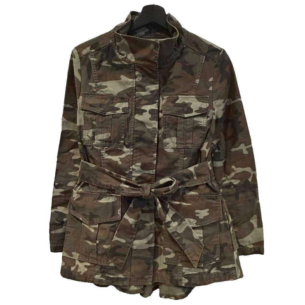 【中古】グレースコンチネンタル GRACE CONTINENTAL 16AW ジャケット ミリタリー 迷彩 カモフラ バックフレアー コットン 38 緑 グリーン ■TC レディース 【ベクトル 古着】 260123ブランドグレースコンチネンタル GRACE CONTINENTAL表記サイズ38実寸サイズ肩幅：約40cm　身幅：約47cm　着丈：約66cm　袖丈：約59cm　　素材綿色緑 グリーン仕様ベルト付き状態使用感が少なく、かなり状態の良い商品です。 ※あくまでも中古品ですので掲載写真や記載内容をご確認いただき、ご理解の上ご購入ください。備考1105-0 （株）アイランド商品のお問い合わせの回答を休止しております。＊各商品ページの商品詳細等をご確認の上ご購入ください。【中古】グレースコンチネンタル GRACE CONTINENTAL 16AW ジャケット ミリタリー 迷彩 カモフラ バックフレアー コットン 38 緑 グリーン ■TC レディース 【ベクトル 古着】 260123状態ランク　”A”詳細については、下記および「状態ランクについて」ページをご覧ください。未使用・新品の商品ほぼ新品同様の商品使用感が少なく、かなり状態の良い商品使用感はあるが、傷や汚れの少ない商品使用感の他、傷や汚れが見られる商品かなり大きな傷みがある難あり商品※S〜CランクはUSED品となりますので、使用感をご理解の上でご入札下さい。状態ランクについてinformationブランドグレースコンチネンタル GRACE CONTINENTAL表記サイズ38実寸サイズ肩幅：約40cm　身幅：約47cm　着丈：約66cm　袖丈：約59cm　　素材綿色緑 グリーン仕様ベルト付き状態使用感が少なく、かなり状態の良い商品です。 ※あくまでも中古品ですので掲載写真や記載内容をご確認いただき、ご理解の上ご購入ください。備考1105-0 （株）アイランド商品のお問い合わせの回答を休止しております。＊各商品ページの商品詳細等をご確認の上ご購入ください。本商品は一点物です他サイトや店舗にて販売している商品です。多少のお時間差にて欠品になることもございます。予めご了承頂ますようお願い致します。ベクトル・サイズガイドはこちらこの商品と同じブランドの商品を見る
