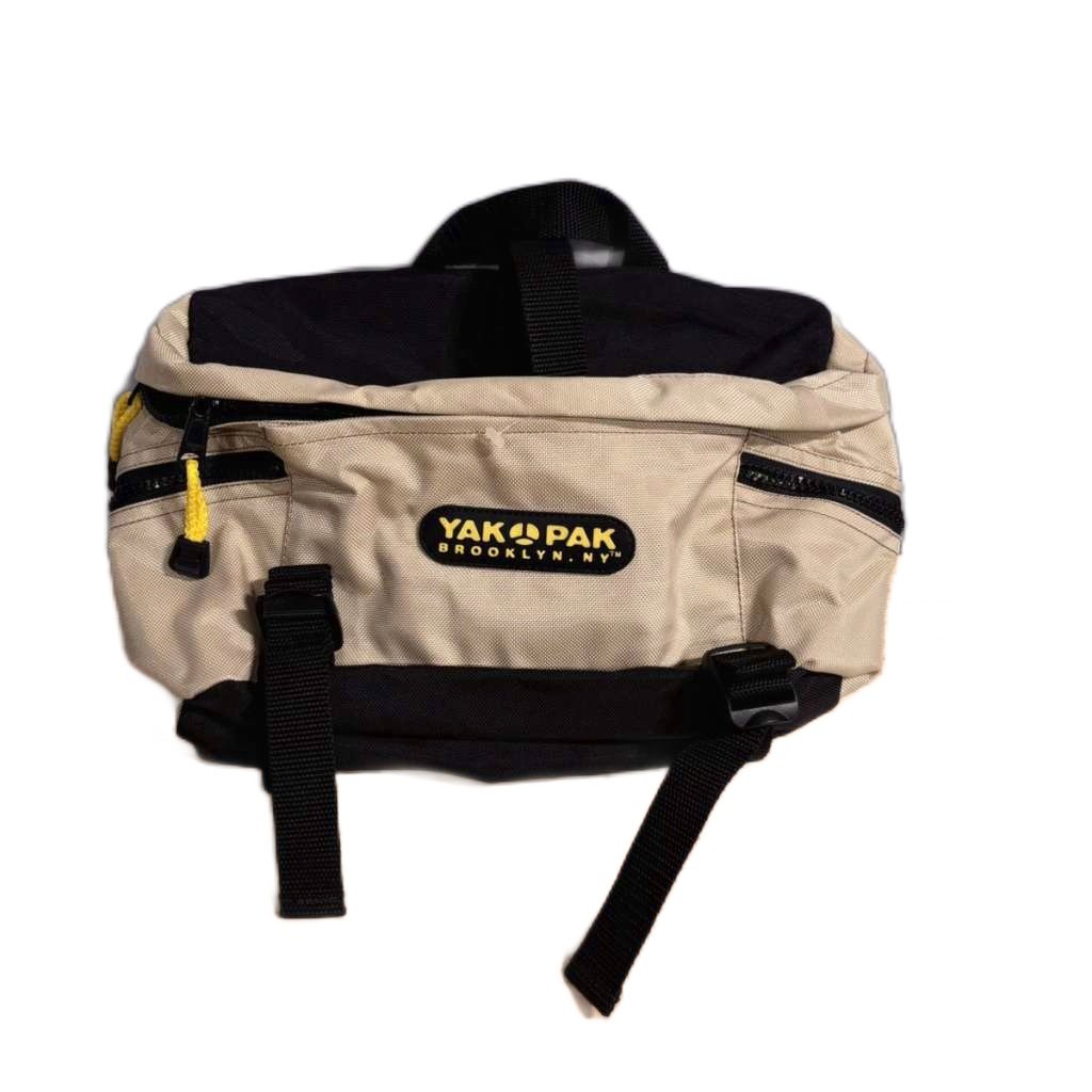 【中古】YAK PAK リュックサック ウエストポーチ ベージュ ■GY99 メンズ 【ベクトル 古着】 260612実寸サイズ持ち手の長さ：15cm　ヨコ：28cm　タテ：22cm　マチ：7cm　ショルダーの長さ：90cm　　色ベージュ状態使用感が少なく、かなり状態の良い商品です。 ※あくまでも中古品ですので掲載写真や記載内容をご確認いただき、ご理解の上ご購入ください。商品のお問い合わせの回答を休止しております。＊各商品ページの商品詳細等をご確認の上ご購入ください。【中古】YAK PAK リュックサック ウエストポーチ ベージュ ■GY99 メンズ 【ベクトル 古着】 260612状態ランク　”A”詳細については、下記および「状態ランクについて」ページをご覧ください。未使用・新品の商品ほぼ新品同様の商品使用感が少なく、かなり状態の良い商品使用感はあるが、傷や汚れの少ない商品使用感の他、傷や汚れが見られる商品かなり大きな傷みがある難あり商品※S〜CランクはUSED品となりますので、使用感をご理解の上でご入札下さい。状態ランクについてinformation実寸サイズ持ち手の長さ：15cm　ヨコ：28cm　タテ：22cm　マチ：7cm　ショルダーの長さ：90cm　　色ベージュ状態使用感が少なく、かなり状態の良い商品です。 ※あくまでも中古品ですので掲載写真や記載内容をご確認いただき、ご理解の上ご購入ください。商品のお問い合わせの回答を休止しております。＊各商品ページの商品詳細等をご確認の上ご購入ください。本商品は一点物です他サイトや店舗にて販売している商品です。多少のお時間差にて欠品になることもございます。予めご了承頂ますようお願い致します。ベクトル・サイズガイドはこちらこの商品と同じブランドの商品を見る