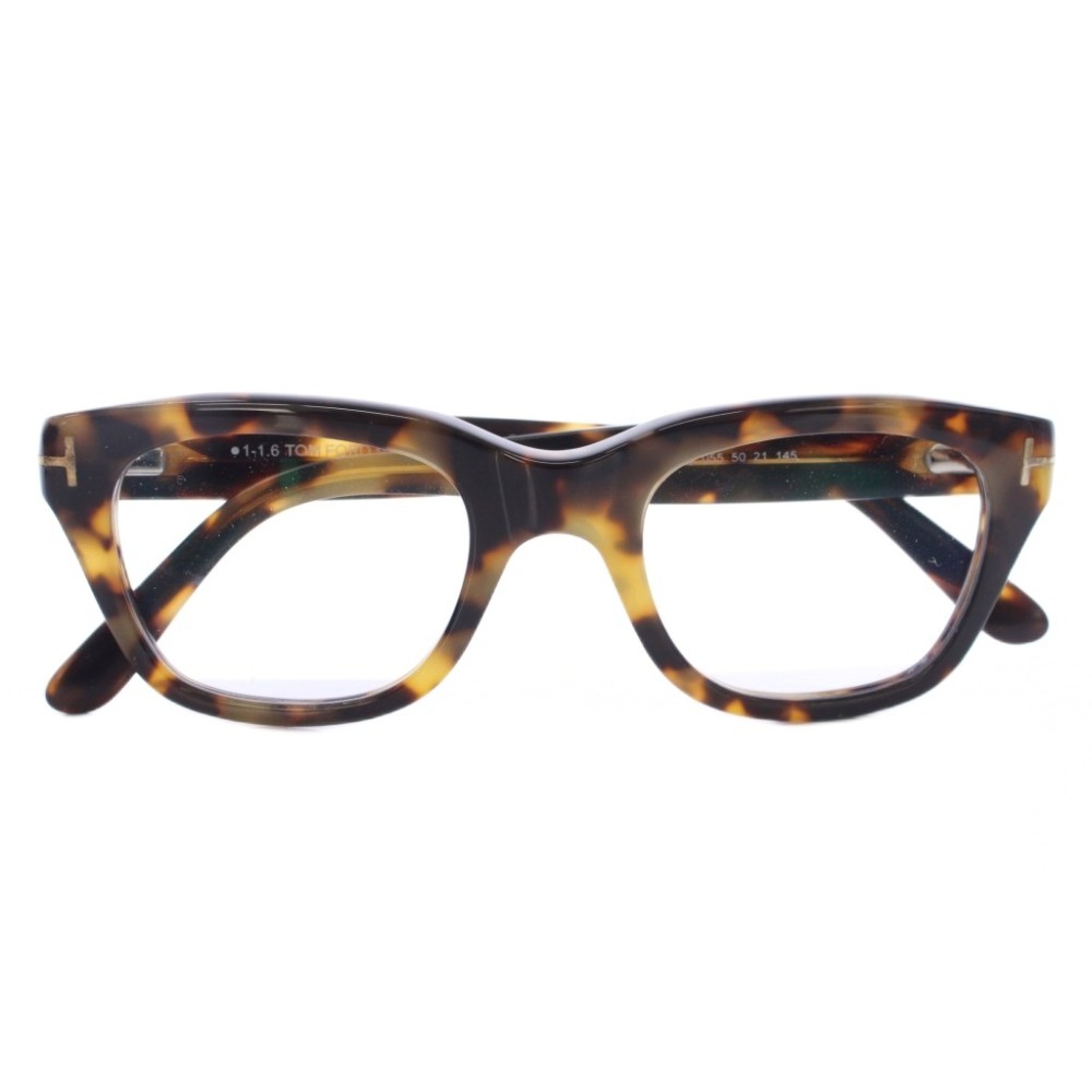 【中古】トムフォード TOM FORD メガネ 眼鏡 べっ甲柄 50□21 145 茶 ブラウン ベージュ /TK ●D メンズ 【ベクトル 古着】 260722ブランドトムフォード TOM FORD表記サイズ50□21 145実寸サイズレンズの大きさ：4.7×3.8cm　フレーム：14cm　テンプル：14.5cm　　素材フレーム：プラスチック色ベージュ 茶 ブラウン状態右側テンプルに若干の歪みがありますが、その他には目立ったダメージや汚れはありません。 ※あくまでも中古品ですので掲載写真や記載内容をご確認いただき、ご理解の上ご購入ください。付属品ケース、レンズクロス、取扱説明書備考度数不明、度数注文不可商品のお問い合わせの回答を休止しております。＊各商品ページの商品詳細等をご確認の上ご購入ください。【中古】トムフォード TOM FORD メガネ 眼鏡 べっ甲柄 50□21 145 茶 ブラウン ベージュ /TK ●D メンズ 【ベクトル 古着】 260722状態ランク　”AB”詳細については、下記および「状態ランクについて」ページをご覧ください。未使用・新品の商品ほぼ新品同様の商品使用感が少なく、かなり状態の良い商品使用感はあるが、傷や汚れの少ない商品使用感の他、傷や汚れが見られる商品かなり大きな傷みがある難あり商品※S〜CランクはUSED品となりますので、使用感をご理解の上でご入札下さい。状態ランクについてinformationブランドトムフォード TOM FORD表記サイズ50□21 145実寸サイズレンズの大きさ：4.7×3.8cm　フレーム：14cm　テンプル：14.5cm　　素材フレーム：プラスチック色ベージュ 茶 ブラウン状態右側テンプルに若干の歪みがありますが、その他には目立ったダメージや汚れはありません。 ※あくまでも中古品ですので掲載写真や記載内容をご確認いただき、ご理解の上ご購入ください。付属品ケース、レンズクロス、取扱説明書備考度数不明、度数注文不可商品のお問い合わせの回答を休止しております。＊各商品ページの商品詳細等をご確認の上ご購入ください。本商品は一点物です他サイトや店舗にて販売している商品です。多少のお時間差にて欠品になることもございます。予めご了承頂ますようお願い致します。ベクトル・サイズガイドはこちらこの商品と同じブランドの商品を見る
