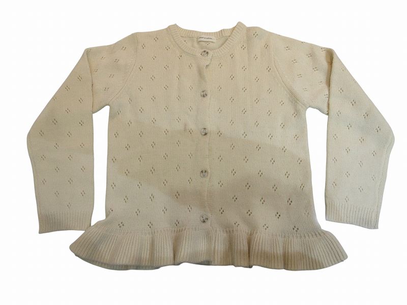 【中古】センスオブワンダー SENSE OF WONDER ベビー服 トップス カーディガン ホワイト キッズ 【ベクトル 古着】 260421ブランドセンスオブワンダー SENSE OF WONDER表記サイズ120~130実寸サイズ肩幅：28cm　身幅：37cm　着丈：43cm　袖丈：44cm　　素材アクリル100色ホワイト状態この商品には下記のようなダメージがあります。 ・前身頃中部に1程度のシミがございます ※全体的に中古品としての使用感と上記のようなダメージがありますが、通常使用には支障のない商品です。掲載写真や記載内容をご確認いただき、ご理解の上ご購入ください。備考(株)ナルミヤ・インターナショナル商品のお問い合わせの回答を休止しております。＊各商品ページの商品詳細等をご確認の上ご購入ください。【中古】センスオブワンダー SENSE OF WONDER ベビー服 トップス カーディガン ホワイト キッズ 【ベクトル 古着】 260421状態ランク　”B”詳細については、下記および「状態ランクについて」ページをご覧ください。未使用・新品の商品ほぼ新品同様の商品使用感が少なく、かなり状態の良い商品使用感はあるが、傷や汚れの少ない商品使用感の他、傷や汚れが見られる商品かなり大きな傷みがある難あり商品※S〜CランクはUSED品となりますので、使用感をご理解の上でご入札下さい。状態ランクについてinformationブランドセンスオブワンダー SENSE OF WONDER表記サイズ120~130実寸サイズ肩幅：28cm　身幅：37cm　着丈：43cm　袖丈：44cm　　素材アクリル100色ホワイト状態この商品には下記のようなダメージがあります。 ・前身頃中部に1程度のシミがございます ※全体的に中古品としての使用感と上記のようなダメージがありますが、通常使用には支障のない商品です。掲載写真や記載内容をご確認いただき、ご理解の上ご購入ください。備考(株)ナルミヤ・インターナショナル商品のお問い合わせの回答を休止しております。＊各商品ページの商品詳細等をご確認の上ご購入ください。本商品は一点物です他サイトや店舗にて販売している商品です。多少のお時間差にて欠品になることもございます。予めご了承頂ますようお願い致します。ベクトル・サイズガイドはこちらこの商品と同じブランドの商品を見る