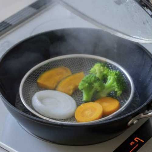 乐天商城 - 《あす楽対応》すっきり暮らす 盆ざる 19cm 持ち上げフック付き LW-930007S 麺料理 蒸し料理 キッチン 水切り ビーワーススタイル be worth style