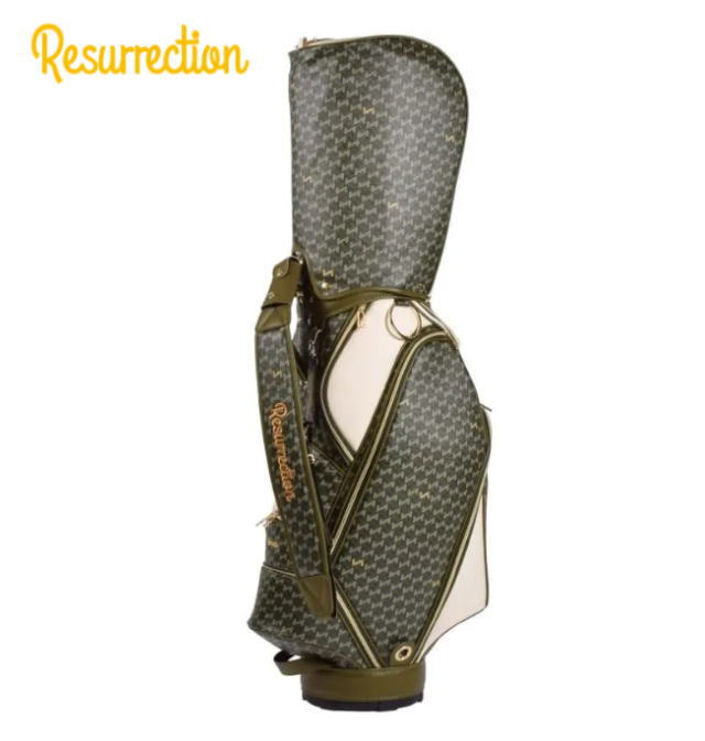 Resurrection CADDY BAG Oriola レザレクション キャディバッグ オリオラ モミ 新品!!【RRCDB-002-06】 ブランドを象徴するフラッグシップモデル『オリオラ』 2016年のブランドデビューとともに誕生した『オリオラ』。 レザレクションの世界観を象徴するフラッグシップモデルとして、多くのゴルファーに愛され続けてきました。 時代に合わせて細かなアップデートを重ねながらも、変わらないのは、美しさと機能性を兼ね備えたデザイン。ブランドの歴史を刻み続ける、レザレクションを代表するキャディバッグです。 レザレクション最大級の収納力 オリオラは、レザレクションのキャディバッグの中でも最大級の収納力を誇るモデル。 大容量のポケットをバランス良く配置し、ウェアやレインアイテム、小物類まで余裕を持って収納できます。 シューズが収納できるポケットも備えているため、ゴルフ場への発送時や遠征時にも便利。 プレー中だけでなく、移動まで快適にサポートしてくれる実用性の高い設計です。 細部までこだわった上質なディテール ゴールドの金具やマグネットポケットなど、使いやすさと高級感を両立するディテールを採用。 ハンドル下の下部ポケットにはブランドロゴのメタルプレートを配置。より洗練された存在感を放つキャディバッグへと進化しました。 日本の自然を映した26AWシーズンカラー 26AWのテーマとする国は「日本」。 四季の移ろいを感じさせる樹木をモチーフに、日本ならではの美しい自然をカラーで表現しました。 モミ（Momi） 一年を通して青々とした葉をつける常緑樹「モミ」をイメージ。深みのあるグリーンは、静けさの中に力強さを感じさせ、日本の豊かな自然を表現しています。落ち着いた印象でありながら、コース上で美しく映えるシーズンカラーです。 フラッグシップモデルだからこそ受け継がれるデザインと、時代に合わせて進化し続ける機能性。 長く愛用したくなる一台として、ぜひその魅力をご体感ください。 SPEC 素材：表地 PVC 合成皮革、裏地 ナイロン 口径：9inch 口枠：5分割 クラブ長：46inch対応 重量：4.5kg ※ネームプレートはペイントの有無にかかわらず、メーカーからの後日発送となります。 （ネームプレートは彫れる素材ではありません。ペイント専用になります。） ※写真の色合いは実物と多少異なる場合がございます。※北海道・沖縄は送料無料表示の場合でも、追加料金がかかります。 （楽天のシステム上、勝手に無料表示されてしまうので、申し訳ございませんがご了承下さい。） 北海道　1,000円 沖縄　　2,000円 ※在庫反映は定期的に行っておりますが、万が一欠品の場合はキャンセルとさせて頂きますので予めご了承下さい。