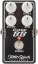 ベーシスト向けに特別に設計されたBass BB Preamp V1.5は最大30dB+のブーストと、オリジナルな音質を失わず自然なオーバードライブが得られます。 通常版からの変更点としてはDCジャックの位置が取り回しの良い上部に配置し、ノブを視認性の良いものへ変更。 DC9-18Vに対応しており18Vへ昇圧させるとコンプレッションが減り、さらにヘッドルームが稼げパンチのあるサウンドが得られます。 外形寸法：W60mm x D110mm x H40mm 重量：270g（バッテリーを除く） 最大消費電流:9VDC/8mA-18VDC/11mA バッテリータイプ：9VDC(006P) AC Adapter(Optional)：9VDC-18VDC, センターマイナス（レギュレーテッド） 入力インピーダンス：1MΩ 出力インピーダンス：10Ω