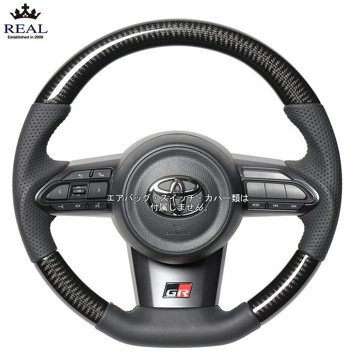 □適合車種車種名・GRカローラ型式・GZEA14H年式・R4/12〜□出品商品メーカー・REAL商品名・オリジナルシリーズ ステアリングカラー・ブラックカーボン (シルバー×ブラックユーロステッチ)品番・TYI-BKC-SL出品個数・1個□詳細保証について・クリア部分の色あせ及び、ひび割れ1年保証付き備考1・純正パーツ・エアバッグ移設対応(ステアリングヒーター機能はありません)備考2・ステアリング本体のみです。エアバッグ・スイッチ・カバー類は付属しません。□商品詳細REALステアリングは、純正パーツ、純正エアバッグ、純正パドルシフト対応ステアリングです。純正ステアリングに付属しているパーツおよびエアバッグはレアル製ステアリングに移設できます。 軽量高剛性の合金フレームを採用し、第三者機関による強度試験を実施。荷重試験(ローディングテスト)、回転力試験(トルクテスト)において、純正ステアリングと同等の強度があることが証明されています。更に安全性にも配慮しており、ステアリングの内部は天然木を細かく砕いてチップ状にしたものを圧縮成形した[ウッドチップ圧縮材]です。もしもの衝撃でも人体に対し、より安全な構造になっています。(一部車種は除きます)カーボンコンビステアリングは本物のカーボンを使用しており、35層の硬皮膜クリア塗装が施されております。レザー部分は手に馴染む柔らかさと不用意な滑りを防ぐ手触りが特徴の高級本牛革を採用しています。□送料[無料]こちらの商品は沖縄・離島への発送は行っておりません。(ご注文いただいた場合は、自動的にキャンセルとなります。)□代引きについて代引きは不可とさせていただきます。お選びいただいた場合は自動的にキャンセルとなります。□納期についてご注文後のメーカー取り寄せ手配となります。●メーカー在庫の有る場合●2-3営業日(土日祝除)で発送出来る予定です。▲メーカー在庫欠品の場合▲1-3ヶ月程度の納期がかかる場合が御座います。ご注文確認後にメールにて在庫状況と納期をお知らせいたします。欠品の場合は次回納期見込みをお知らせいたします。(欠品時のキャンセルは可能です)また、欠品の場合はやむをえずキャンセルさせていただく可能性があります。ご注文前にお問い合わせいただけましたら、その時点での納期見込みをお知らせいたします。お気軽にお問い合わせください。□注意事項■ご連絡について■ご連絡はメールとなります。2日以上経過してもメールが届かない場合はご連絡ください。■営業時間について■WEB営業時間は、10時〜17時です。(木曜定休)ご注文は24時間受け付けておりますが、16時以降のご注文やご質問は翌営業日のご連絡となる場合が御座います。■返品・交換・キャンセルについて■お客様都合による返品・交換・キャンセルはお受け出来ませんので、お間違いがないか今一度ご確認ください。■画像について■画像は代表画像を使用している場合が御座います。実際の商品と形状、見た目、構成部品が異なる場合が御座います。出品内容が優先されますのでご注意ください。その他ご不明点が御座いましたらお気軽にお問い合わせください。□保証について保証はメーカー規定に準じ、お買い上げ商品のみが対象です。保証期間中でも、商品不具合により発生した工賃や代車代等の費用はお客様ご負担となります。商品の欠陥や不良など当社原因による場合には、返品・交換を受け付けさせていただきます。こちらは初期不良対応となりますので、商品到着後、1週間以内にご連絡ください。機能部品等は、傷があっても動作に支障が無い場合は返品・交換の対象外となる場合が御座います。取り付け後はいかなる理由がありましても保証対象外となりますので、到着しましたら検品とご注文商品にお間違いが無いかご確認をお願いいたします。不具合、発送間違い、ご不明点等が御座いましたら、装着される前に必ずご連絡ください。
