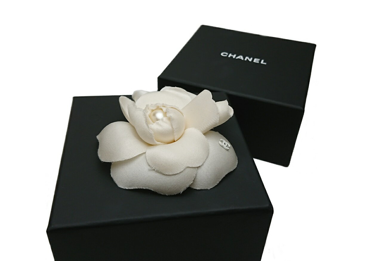 シャネル CHANEL カメリア ブローチ コサージュ パール白　ホワイト　アクセサリー【質屋出店】【中古】