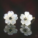 【P10倍18日9:59まで】桜 ピアス さくら ピアス サクラ ピアス 白蝶貝&サファイヤフラワーピアス サファイヤ ピアス 桜ピアス さくらピアス サクラピアス 花ピアス フラワーモチーフ 9月誕生石