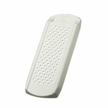 機能的な野菜スライサー。おろし器・おろし金です。【注意】※別売の安全ホルダーを必ずご使用ください。※同設備で白・黒・オレンジ色等、複数色の樹脂製品を製造しています。このため、白い製品でも、オレンジ色等他の色が混入してしまうことがありますが、機能上は問題ございません。あらかじめご了承ください。※にんじん等、色素の強い野菜を切ると、スライサーや安全ホルダーに色が付きます。にんじん等の色の着色は、下記方法で少し落とすことができます。是非お試し下さい。・じゃがいもの断面でこする→じゃがいもに含まれる、でん粉の界面活性作用(洗剤に似た作用)と研磨効果によります。・油脂(サラダ油等)をふきんに少量染み込ませてこする→カロチンが油に溶けやすい性質を利用しています。人参を炒め油と一緒に調理すると、油にカロチンが溶け出し、吸収が良くなるのと同じ効果です。サイズ327×125×28mm/おろし部の幅:73mm個装サイズ：35.8×15.2×3.3cm重量112g個装重量：122g素材・材質AS樹脂仕様耐熱温度:80度生産国ドイツ※複数個ご購入の場合、別途送料が発生する場合がございます。※ラッピング・のし未対応です※送り先が北海道・沖縄・離島への配送は、追加送料をご請求となる可能性がございます。　その場合は当店にて注文確認後、別途追加送料のご連絡をさせていただきます。※在庫切れの場合、ご注文をキャンセルとさせて頂く場合がございます。　予めご了承ください。fk094igrjs