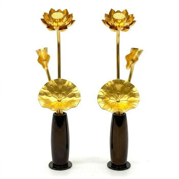 アルミ製常花と真鍮製花立のセットです。サイズ総高さ135mm(花立40/常花95mm)個装サイズ：95×32×32cm重量個装重量：500g素材・材質真鍮・アルミ等仕様表面加工:樹脂塗装・メッキ加工生産国日本メーカーより直送の為運送会社は指定できません※複数個ご購入の場合、別途送料が発生する場合がございます。※ラッピング・のし未対応です※送り先が北海道・沖縄・離島への配送は、追加送料をご請求となる可能性がございます。　その場合は当店にて注文確認後、別途追加送料のご連絡をさせていただきます。※在庫切れの場合、ご注文をキャンセルとさせて頂く場合がございます。　予めご了承ください。fk094igrjs