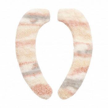 柔らかな生地がお肌を優しく包み込みます。抗菌・防臭/消臭加工付きの貼るだけ便座シートです。暖房不要でお尻が冷たくなりにくいため、節電対策としてもおすすめ。【使用上の注意】暖房便座にもご使用可能ですが、ご使用される場合は暖房の電源を切ってください。【お洗濯について】粘着面同士を合わせて洗濯しないでください。密着し、粘着面がはがれてしまうことがあります。※商品により、柄の出方が異なる場合があります。サイズ400×170×8mm個装サイズ：26×21×3cm重量個装重量：91g素材・材質表生地/ポリエステル100%(抗菌加工) 中間層/ポリウレタンフォーム 裏面/熱可塑性エラストマー生産国中国※複数個ご購入の場合、別途送料が発生する場合がございます。※ラッピング・のし未対応です※送り先が北海道・沖縄・離島への配送は、追加送料をご請求となる可能性がございます。　その場合は当店にて注文確認後、別途追加送料のご連絡をさせていただきます。※在庫切れの場合、ご注文をキャンセルとさせて頂く場合がございます。　予めご了承ください。fk094igrjs