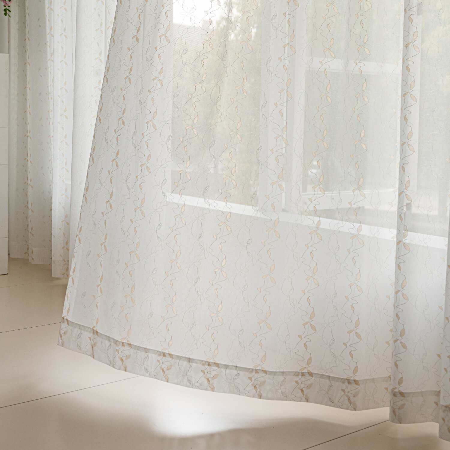 遮熱レースカーテン 刺繍風 リーフ柄 ベージュ 3サイズ 省エネ UVカット78% 遮熱効果27.3% 保温効果20.1% 遮像 幅100cm 丈133cm 丈176cm 丈198cm