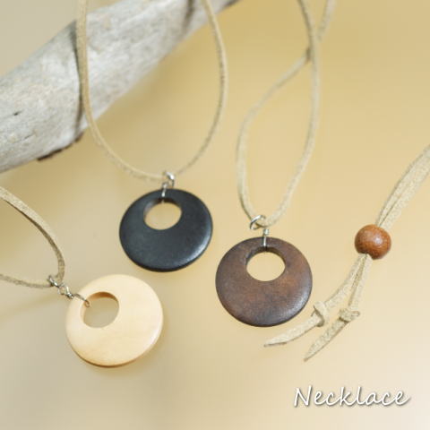 木のぬくもり感じるラウンドタイプのウッド製パーツとひものネックレスレディースネックレス メンズネックレス 夏アクセ 母の日