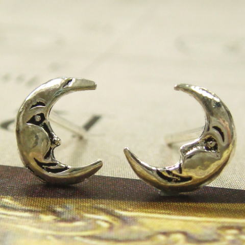 シルバーピアス アンティーク調 お月さま 微笑み アンティーク ムーン お月様 ピアス シルバー925 silver925 シルバーアクセサリー スタッドピアス...