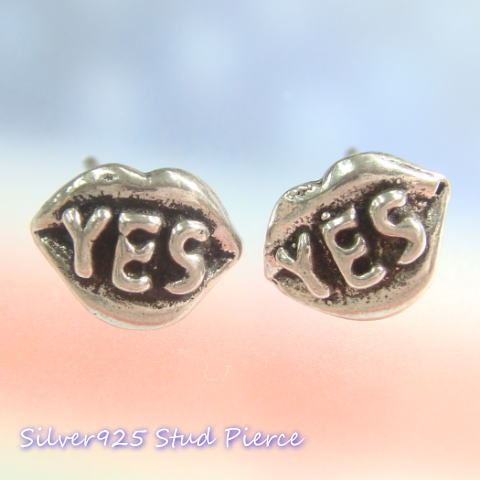 シルバーピアス Yes 口唇に書かれたYESの文字がU.S.AチックなYESピアス シルバー925 silver925 シルバーアクセサリー 人間 口 唇 イエス ノー スタッドピアス レディースピアス