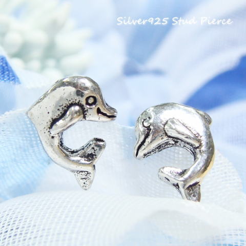 シルバーピアス ニヤリ…とジャンピング カッコよく飛び跳ねたいるかさんのピアス 動物 アニマル シルバー925 silver925 シルバーアクセサリー イルカ スタッドピアス レディースピアスのサムネイル