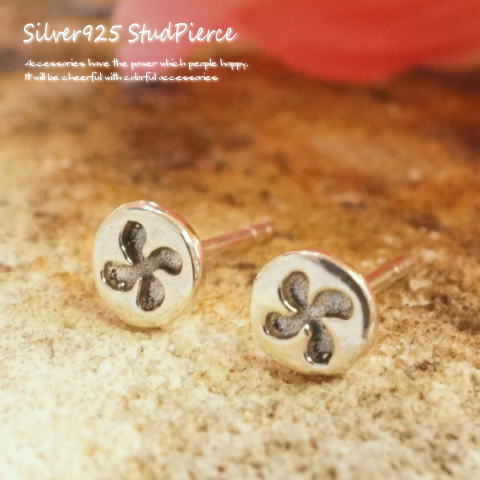シルバーピアス お花の様にもクロスの様にも見える丸味を帯びたかわいいピアス シルバー925 silver925 シルバーアクセサリー 四つ葉のクローバー フラワー 十字架 スタッドピアス レディースピアス