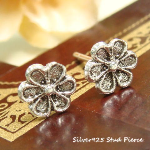 Rakuten - シルバーピアス 繊細に彫られていてかわいいお花のスタッドピアス シルバー925 silver925 シルバーアクセサリー フラワー お花 レディースピアス 花