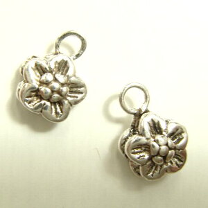 フラワーシルバーパーツ2個で1セット 横幅4.25mm×高さ5.44mmでお花の中心にも更にお花 シルバー925製の小さいパーツ2個セット ビーズ アクセサリー シルバー925 silver925 シルバーアクセサリー 手作り ハンドメイド 材料