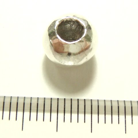 シルバーパーツ 1個で1セット 直径8.4mmタイプでシンプルな墨入りの小さいシルバー925製の丸型ビーズ1個売り まるビーズ ビーズ アクセサリー シルバー925 silver925 シルバーアクセサリー