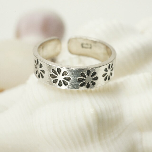 フリーサイズリング 花のような刻印がオシャレな足指リング フラワー シルバー925 silver925 シルバーアクセサリー 指輪 足指リング トゥリング トウ...