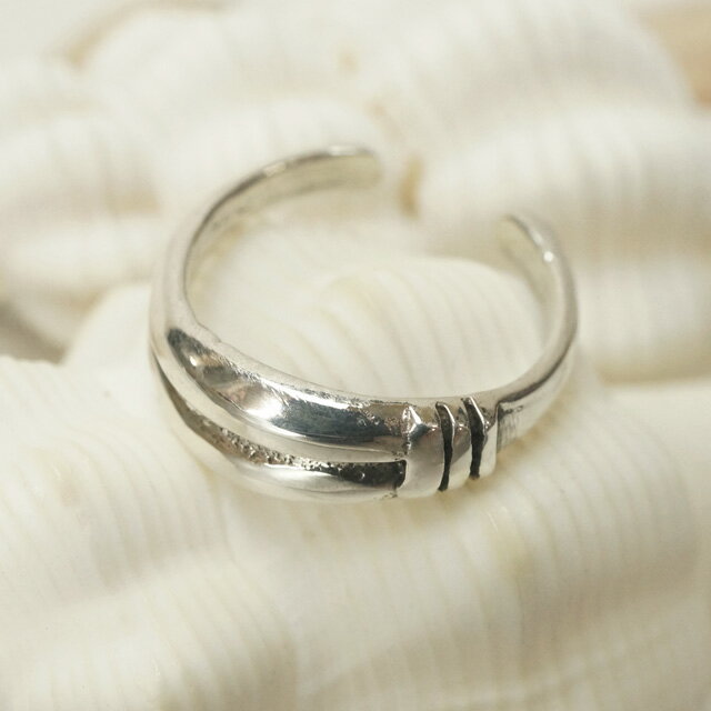 フリーサイズリング 貝をモチーフにしたような丸みのある足指リング シェル 海 シルバー925 silver925 シルバーアクセサリー 指輪 足指リング トゥリ...