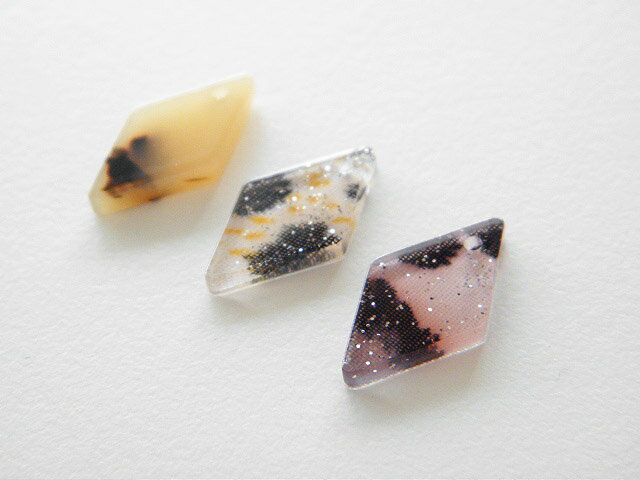 デコパーツ プラスチックチャーム ひし形 10個　 　幾何学 樹脂 プラスチック アクセサリーパーツ YM1-0276 GreenRoseYumi