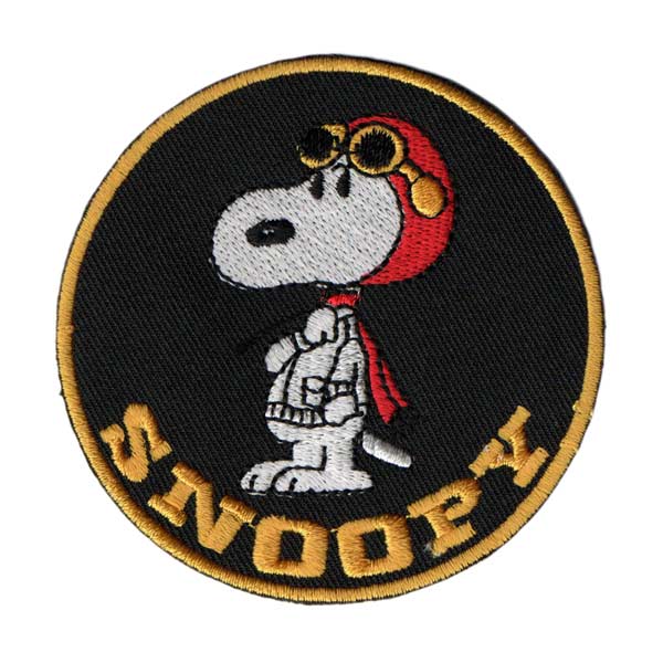 メール便可 ワッペン SNOOPY パイロットBK (7.5x7.5cm) スヌーピー 手芸 パッチ アメ雑 アメリカン雑貨 カスタム モーター ヴィンテージ パッチワーク アメリカ US ホットロッド アメ車 バイク ツーリング E140