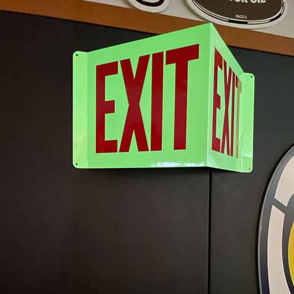 米軍放出 EXIT LEDサインプレート 非常口 看板 - メルカリ