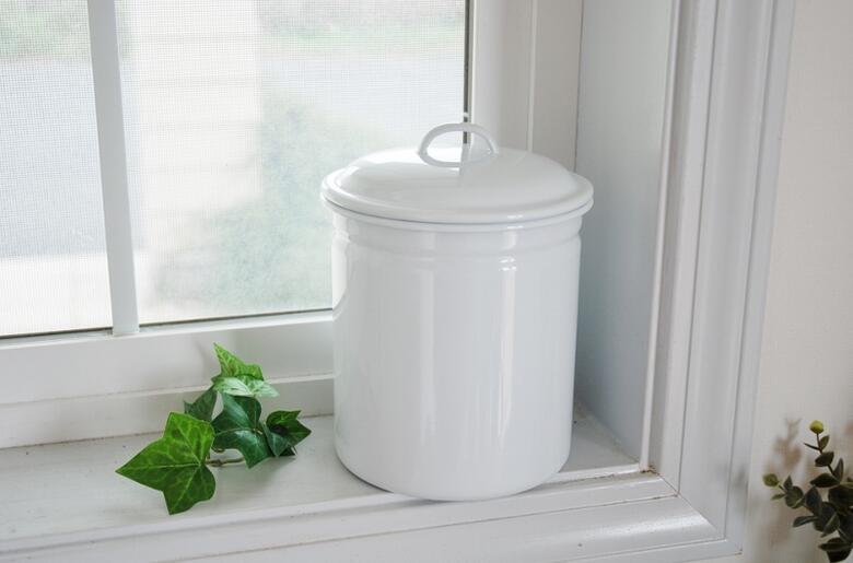 キャニスター 大きい 送料無料 2000cc 白 2L ホワイト ホーロー 琺瑯 フタ付き 無地 ストッカー キッチ..