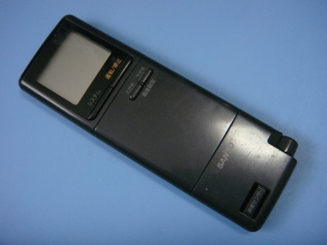 【商品情報】 メーカー:SANYO 型番：RCS-250WV 付属品：本体（写真内の物ですべてになります） ※電池カバー、バッテリー、充電器、コード、ふた カバー、枠等の付属品は写真に写ってない場合付属しません。 【商品の状態に関して】 使用感、スレキズ、日焼け等あります。 【状態に関して】 ・割れ、さび、日焼け、変色等写真よりご判断下さい。 ・給湯器等の水回りリモコンの水垢汚れは写真よりご判断下さい。 ・配線ありの商品に関して、切り具合は、写真よりご判断下さい。 ・電池ケース内、その他にさびがある場合写真に掲載致します。 ・商品の色見はご利用のパソコンやモニターの環境により、 実物と多少異なる場合がございます、ご了承下さい。 【赤外線による動作確認ができる商品に関して】 赤外線による動作確認ができる商品は、全ボタン動作確認しております。 不具合がある場合は、上記の（商品の状態に関して）の欄に記載いたします。 赤外線による動作確認がとれる主なリモコンは下記になります。 家庭用エアコン、テレビ、レコーダー、オーディオ、照明などのリモコンです。 ※一部赤外線タイプではない商品がございます。その場合は動作未確認のため、 動作保証は、下記の給湯器などのリモコンと同じ扱いとなります。 【業務エアコン、給湯器、子機等に関して】 本体がない為動作確認は行っておりません。 万が一、不具合の額ご返金致します。(到着7日以内に限ります) ※取付前に必ず業者の方に動作確認をしてもらって下さい。 【充電器、バッテリー等がある商品に関して】 バッテリー、充電器、コード等写真に写ってる場合は付属します。 ※バッテリーは、消耗品の為、動作補償対象外になります。 使用可能か、寿命等も不明です。 【商品の清掃に関して】 できるだけ販売価格を抑えるため、全体的に簡易清掃になります。 商品に管理番号を貼り保管しているため、テープの粘着部が 残る場合がございます。ご了承ください。 【発送に関して】 全国一律送料無料（日本郵便） ※離島・一部地域でも追加送料はかかりません。 厚み3cm以内はクリックポストで発送致します 厚み3cm以上はレターパックで発送致します。 13時までのお支払いの場合、当日発送致します。 13時以降のお支払いの場合、翌日発送致します。 ※交通状況、天候、当社の都合等で変更になる場合があります。 もちろんその場合も送料無料です。 【不良品返金保証に関して】 商品説明に記載が無い破損、不具合がある場合ご返金致します。　　　 到着後7日間以内にメール又はお電話にてご連絡下さい。 お客様都合による返品・交換は受付けておりません。ご了承下さい。 【ストア情報】 会社名：オークショップ 電話番号：076-201-8087 免許情報：古物商許可証　第511070011425号/石川県公安委員会　