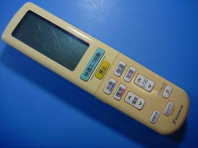 【商品情報】 メーカー：ダイキン 型番：ARC472A11 付属品：本体（写真内の物ですべてになります） ※電池カバー、バッテリー、充電器、コード、ふた カバー、枠等の付属品は写真に写ってない場合付属しません。 【商品の状態に関して】 使用感、スレキズ、日焼け等あります。 【状態に関して】 ・割れ、さび、日焼け、変色等写真よりご判断下さい。 ・給湯器等の水回りリモコンの水垢汚れは写真よりご判断下さい。 ・配線ありの商品に関して、切り具合は、写真よりご判断下さい。 ・電池ケース内、その他にさびがある場合写真に掲載致します。 ・商品の色見はご利用のパソコンやモニターの環境により、 実物と多少異なる場合がございます、ご了承下さい。 【赤外線による動作確認ができる商品に関して】 赤外線による動作確認ができる商品は、全ボタン動作確認しております。 不具合がある場合は、上記の（商品の状態に関して）の欄に記載いたします。 赤外線による動作確認がとれる主なリモコンは下記になります。 家庭用エアコン、テレビ、レコーダー、オーディオ、照明などのリモコンです。 ※一部赤外線タイプではない商品がございます。その場合は動作未確認のため、 動作保証は、下記の給湯器などのリモコンと同じ扱いとなります。 【業務エアコン、給湯器、子機等に関して】 本体がない為動作確認は行っておりません。 万が一、不具合の額ご返金致します。(到着7日以内に限ります) ※取付前に必ず業者の方に動作確認をしてもらって下さい。 【充電器、バッテリー等がある商品に関して】 バッテリー、充電器、コード等写真に写ってる場合は付属します。 ※バッテリーは、消耗品の為、動作補償対象外になります。 使用可能か、寿命等も不明です。 【商品の清掃に関して】 できるだけ販売価格を抑えるため、全体的に簡易清掃になります。 商品に管理番号を貼り保管しているため、テープの粘着部が 残る場合がございます。ご了承ください。 【発送に関して】 全国一律送料無料（日本郵便） ※離島・一部地域でも追加送料はかかりません。 厚み3cm以内はクリックポストで発送致します 厚み3cm以上はレターパックで発送致します。 13時までのお支払いの場合、当日発送致します。 13時以降のお支払いの場合、翌日発送致します。 ※交通状況、天候、当社の都合等で変更になる場合があります。 もちろんその場合も送料無料です。 【不良品返金保証に関して】 商品説明に記載が無い破損、不具合がある場合ご返金致します。　　　 到着後7日間以内にメール又はお電話にてご連絡下さい。 お客様都合による返品・交換は受付けておりません。ご了承下さい。 【ストア情報】 会社名：オークショップ 電話番号：076-201-8087 免許情報：古物商許可証　第511070011425号/石川県公安委員会　