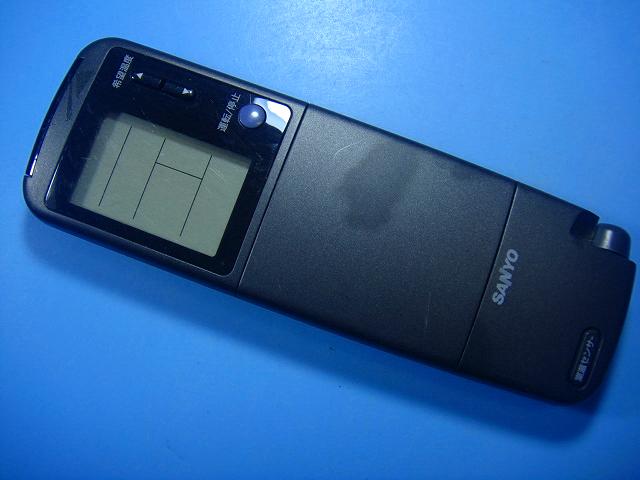 【商品情報】 メーカー:SANYO 型番：STK-RCS-L2VA 付属品：本体（写真内の物ですべてになります） ※電池カバー、バッテリー、充電器、コード、ふた カバー、枠等の付属品は写真に写ってない場合付属しません。 【商品の状態に関して】 使用感、スレキズ、日焼け等あります。 【状態に関して】 ・割れ、さび、日焼け、変色等写真よりご判断下さい。 ・給湯器等の水回りリモコンの水垢汚れは写真よりご判断下さい。 ・配線ありの商品に関して、切り具合は、写真よりご判断下さい。 ・電池ケース内、その他にさびがある場合写真に掲載致します。 ・商品の色見はご利用のパソコンやモニターの環境により、 実物と多少異なる場合がございます、ご了承下さい。 【赤外線による動作確認ができる商品に関して】 赤外線による動作確認ができる商品は、全ボタン動作確認しております。 不具合がある場合は、上記の（商品の状態に関して）の欄に記載いたします。 赤外線による動作確認がとれる主なリモコンは下記になります。 家庭用エアコン、テレビ、レコーダー、オーディオ、照明などのリモコンです。 ※一部赤外線タイプではない商品がございます。その場合は動作未確認のため、 動作保証は、下記の給湯器などのリモコンと同じ扱いとなります。 【業務エアコン、給湯器、子機等に関して】 本体がない為動作確認は行っておりません。 万が一、不具合の額ご返金致します。(到着7日以内に限ります) ※取付前に必ず業者の方に動作確認をしてもらって下さい。 【充電器、バッテリー等がある商品に関して】 バッテリー、充電器、コード等写真に写ってる場合は付属します。 ※バッテリーは、消耗品の為、動作補償対象外になります。 使用可能か、寿命等も不明です。 【商品の清掃に関して】 できるだけ販売価格を抑えるため、全体的に簡易清掃になります。 商品に管理番号を貼り保管しているため、テープの粘着部が 残る場合がございます。ご了承ください。 【発送に関して】 全国一律送料無料（日本郵便） ※離島・一部地域でも追加送料はかかりません。 厚み3cm以内はクリックポストで発送致します 厚み3cm以上はレターパックで発送致します。 13時までのお支払いの場合、当日発送致します。 13時以降のお支払いの場合、翌日発送致します。 ※交通状況、天候、当社の都合等で変更になる場合があります。 もちろんその場合も送料無料です。 【不良品返金保証に関して】 商品説明に記載が無い破損、不具合がある場合ご返金致します。　　　 到着後7日間以内にメール又はお電話にてご連絡下さい。 お客様都合による返品・交換は受付けておりません。ご了承下さい。 【ストア情報】 会社名：オークショップ 電話番号：076-201-8087 免許情報：古物商許可証　第511070011425号/石川県公安委員会　
